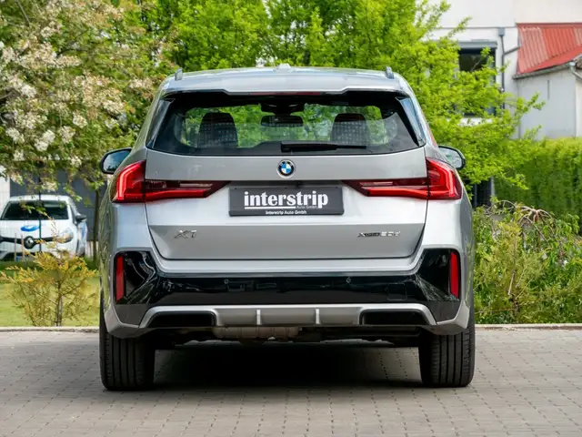 BMW X1 view 5