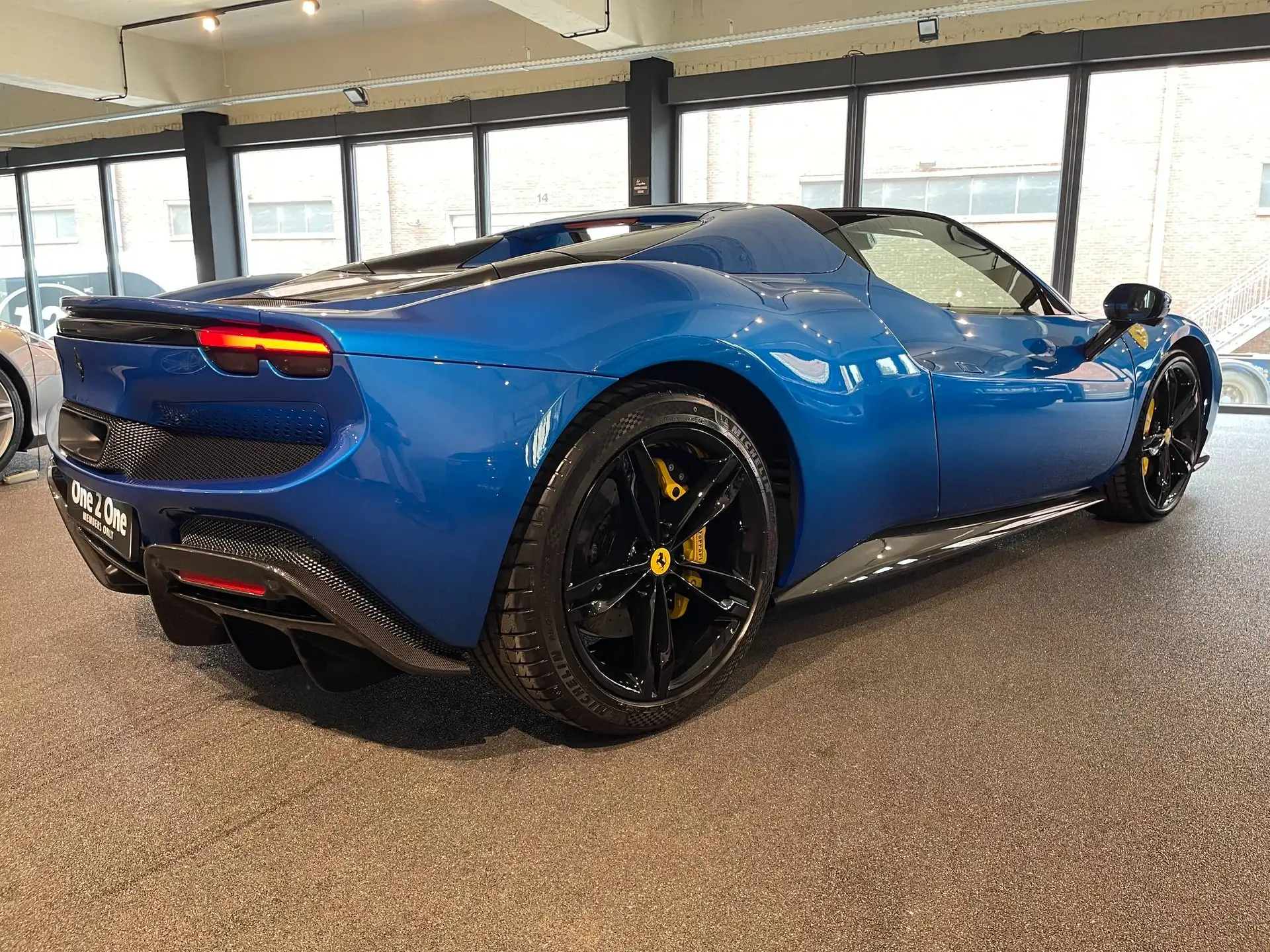 페라리 296 GTS 2025 파랑 사진 6