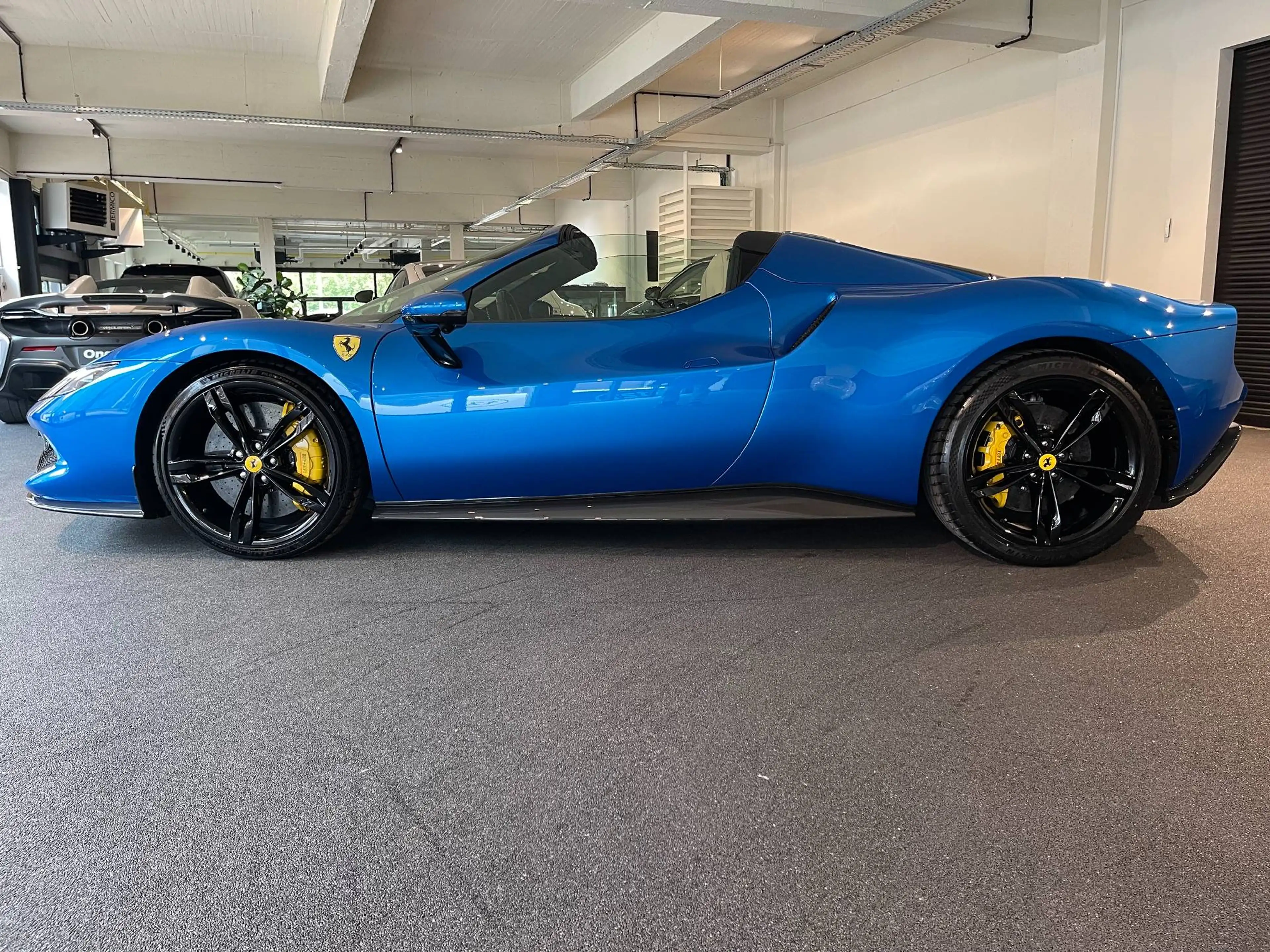 Ferrari 296 GTS — photo 15