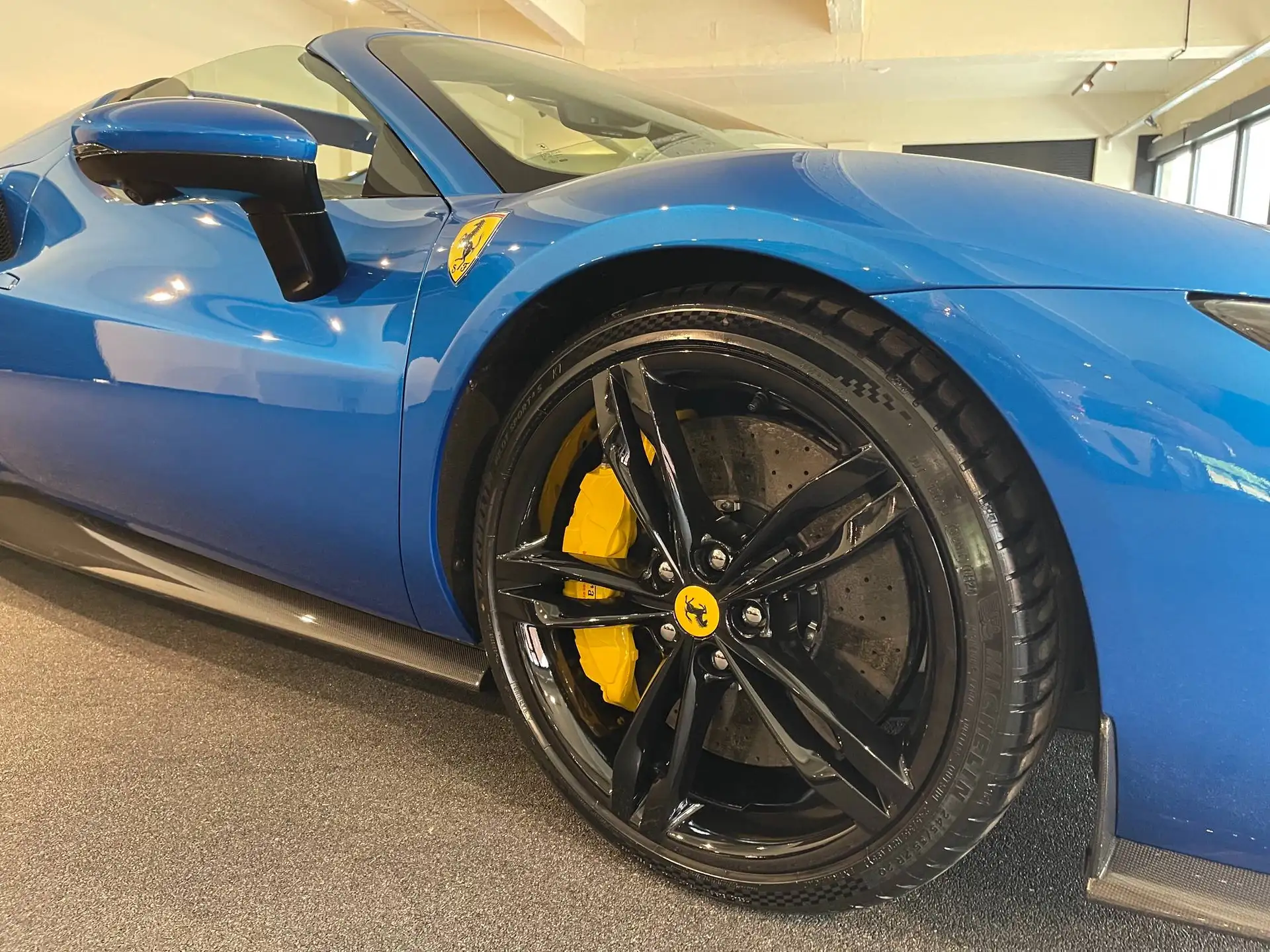 페라리 296 GTS 2025 파랑 사진 4