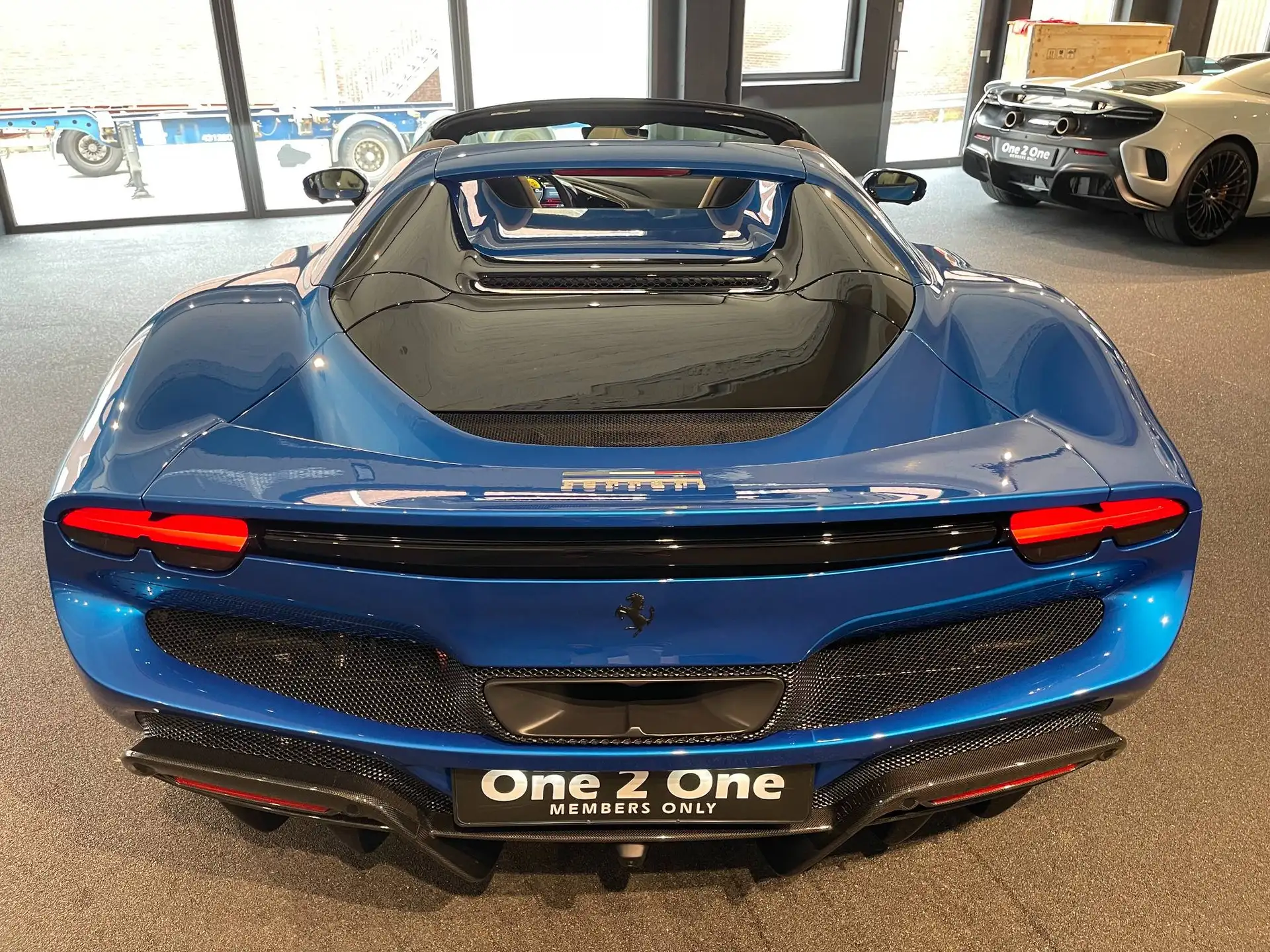 페라리 296 GTS 2025 파랑 사진 7
