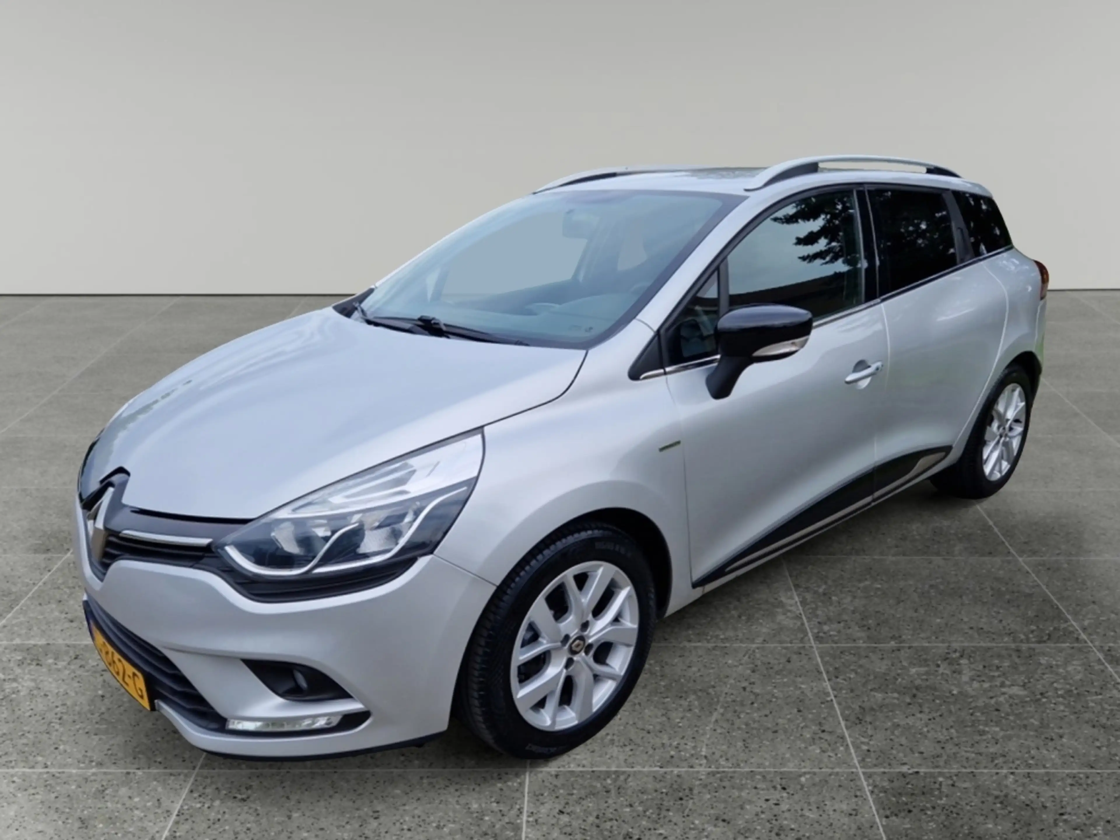 Renault Clio Estate 0.9 TCe Limited NW.Staat. 100%DOH Dealer on