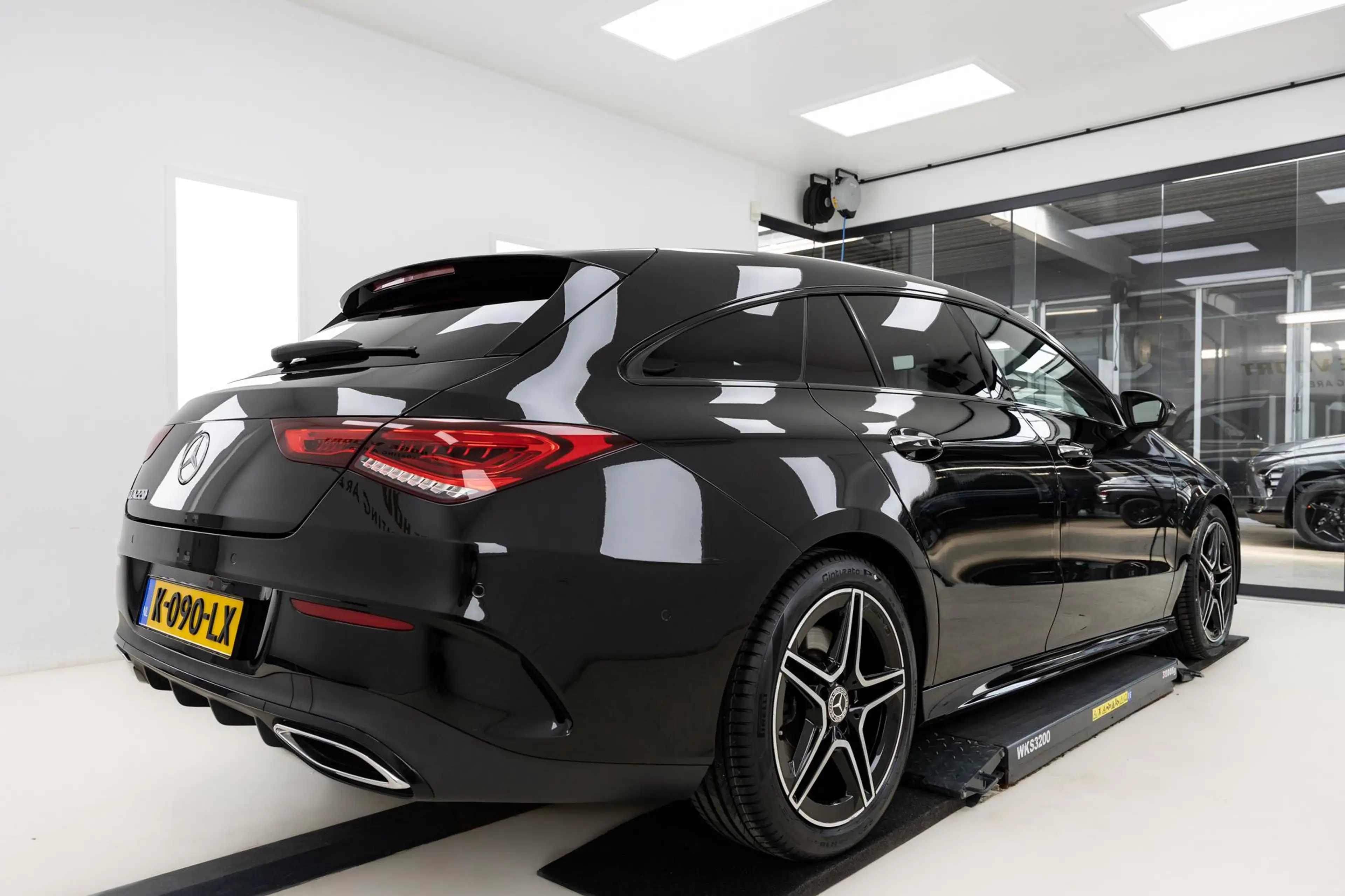 Mercedes-Benz CLA 220 Shooting Brake Premium Plus AMG-line — photo 3