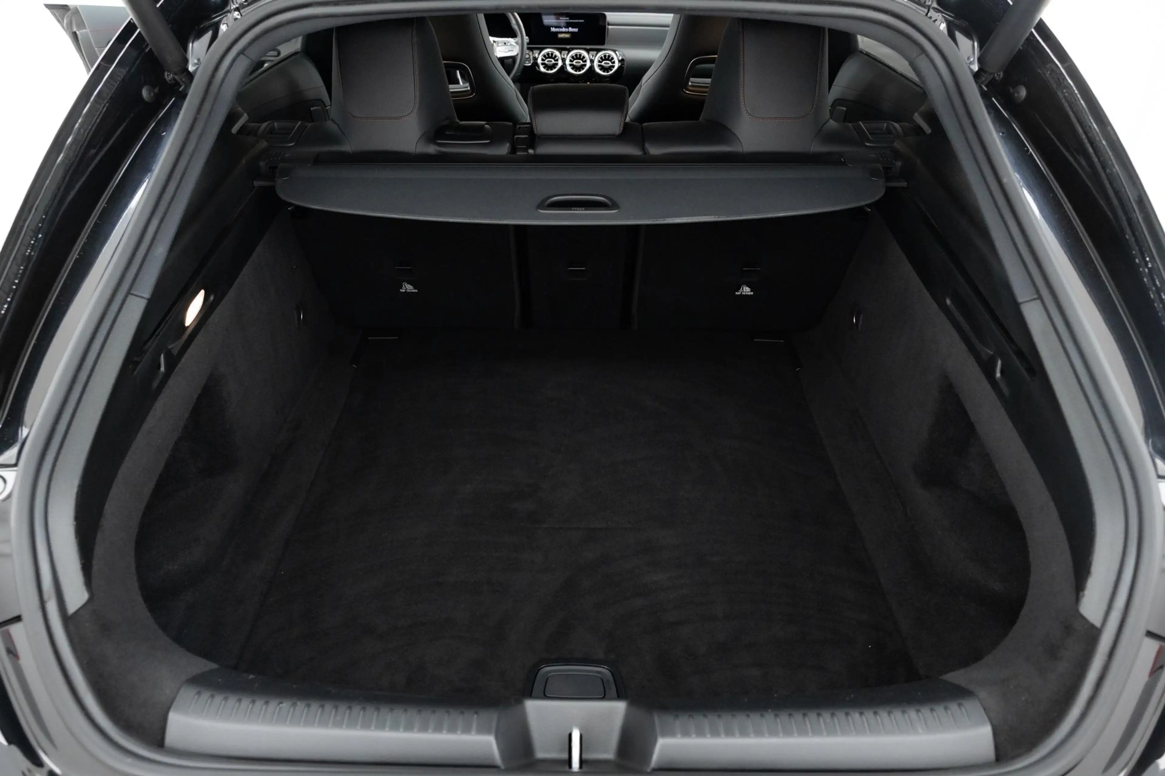 Mercedes-Benz CLA 220 Shooting Brake Premium Plus AMG-line — photo 11