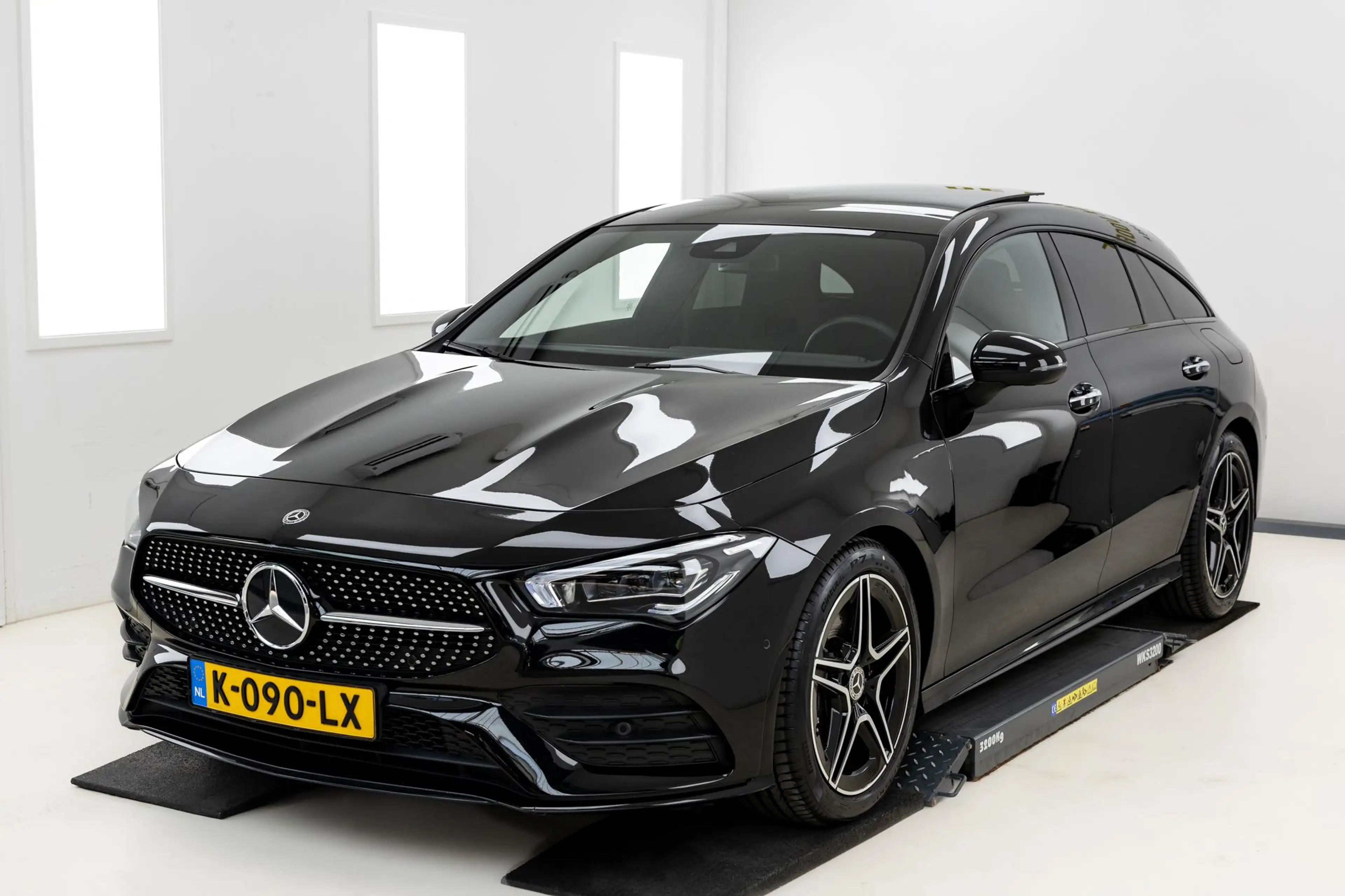 Mercedes-Benz CLA 220 Shooting Brake Premium Plus AMG-line — photo 2