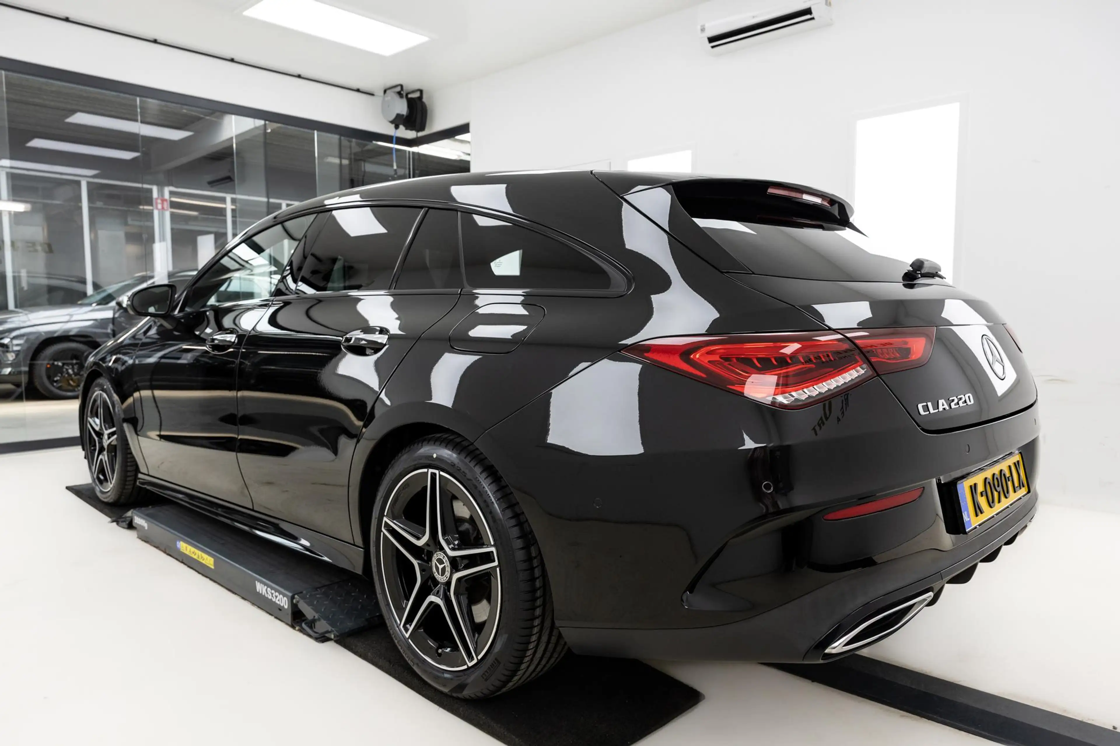 Mercedes-Benz CLA 220 Shooting Brake Premium Plus AMG-line — photo 4