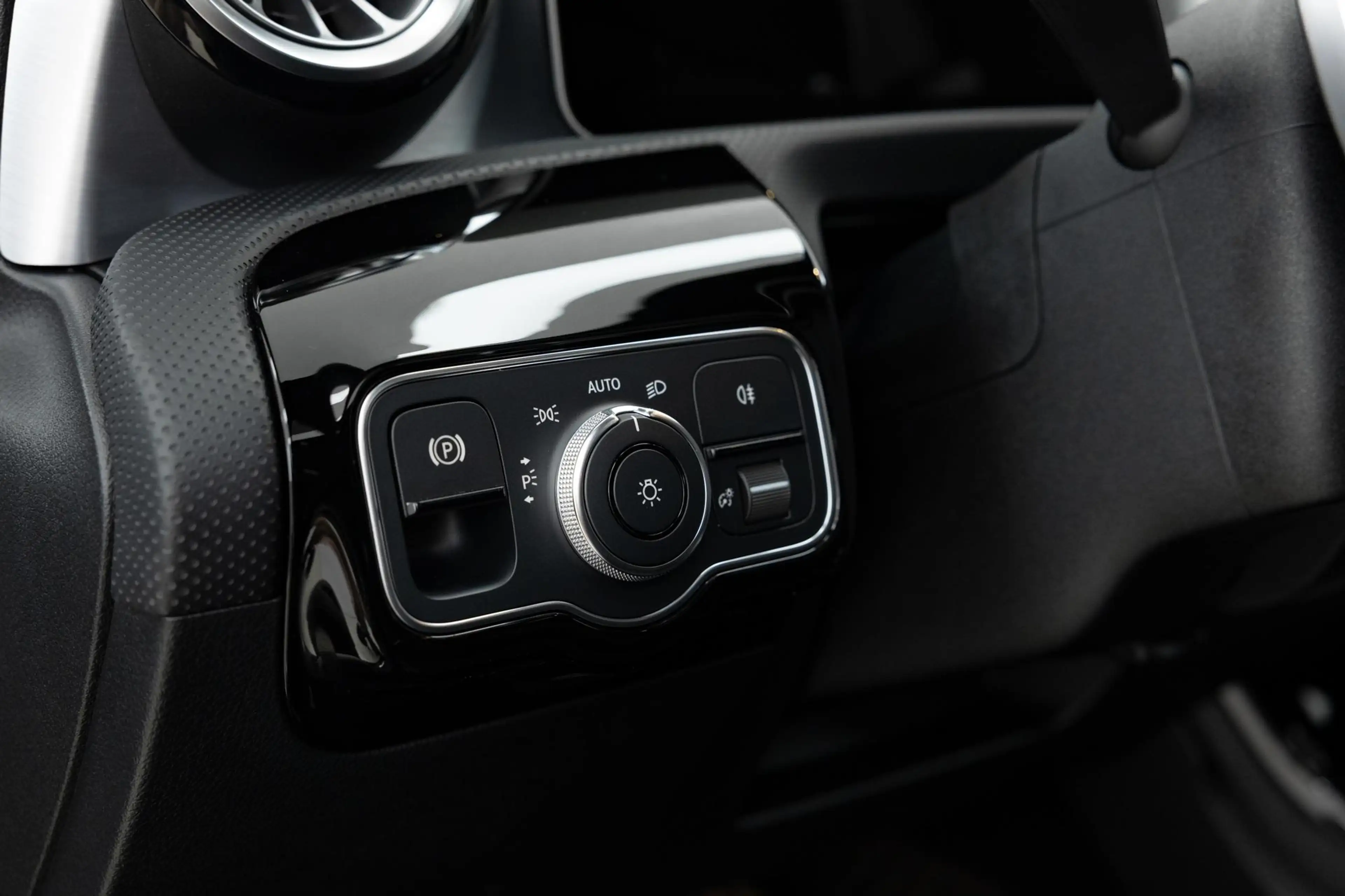 Mercedes-Benz CLA 220 Shooting Brake Premium Plus AMG-line — photo 14