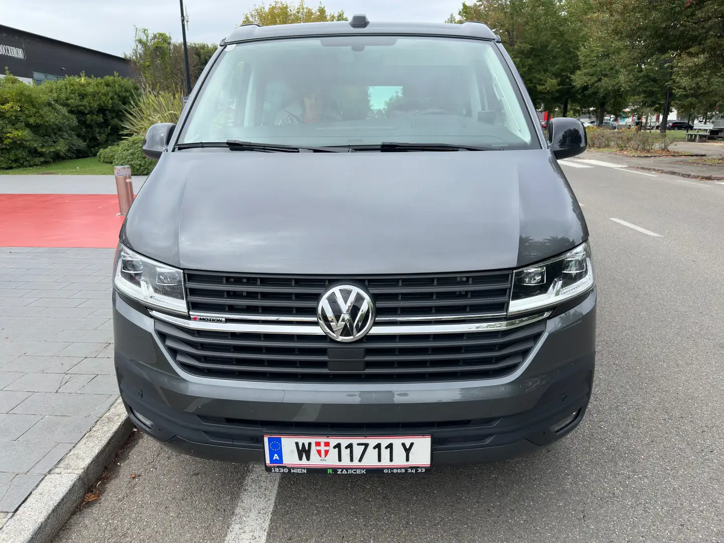 Volkswagen T6.1 California 7 Sitzer Beach Edition Grau - 1