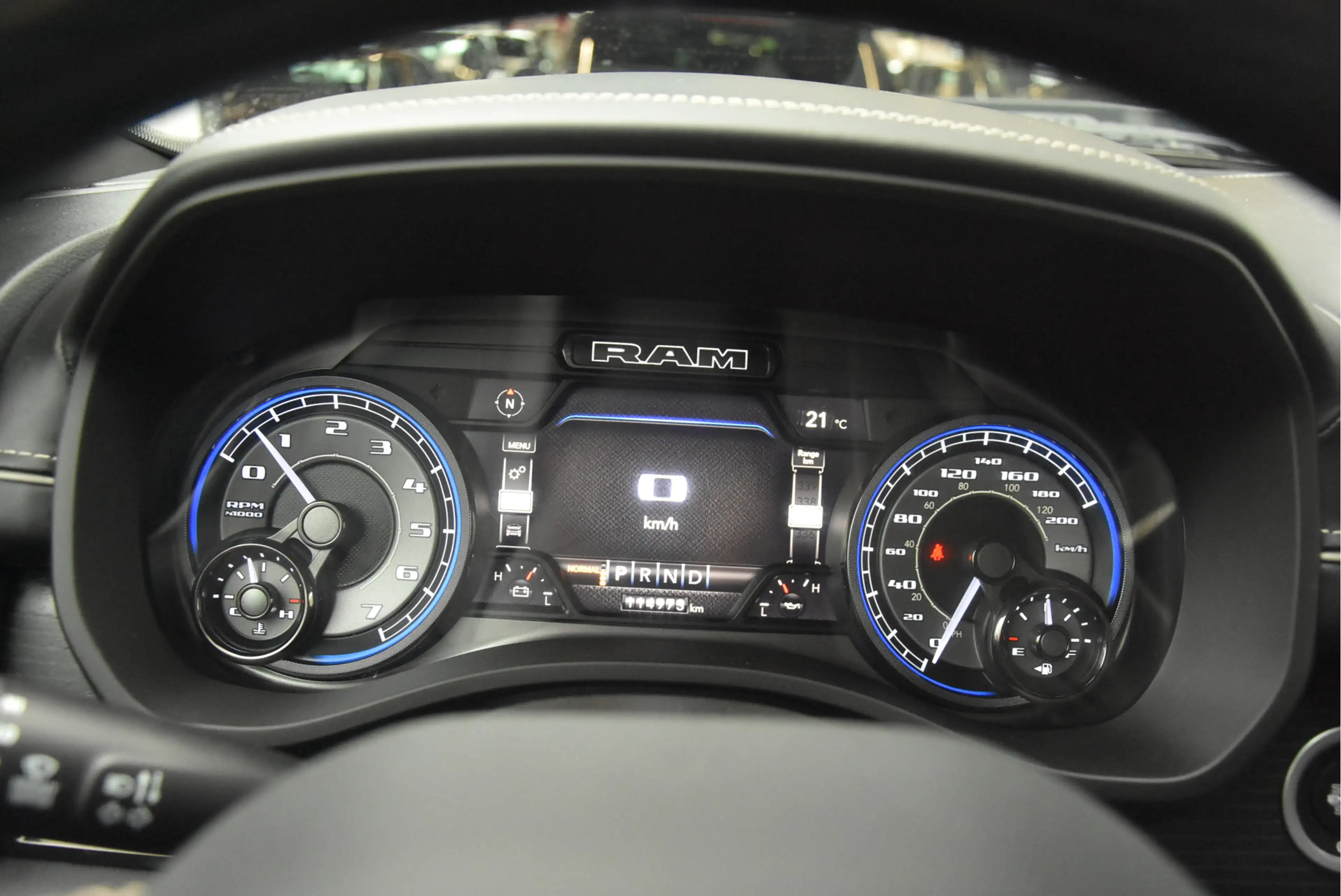 Dodge RAM 1500 5.7 V8 4x4 Crew Cab Limited | Night pack | — photo 5