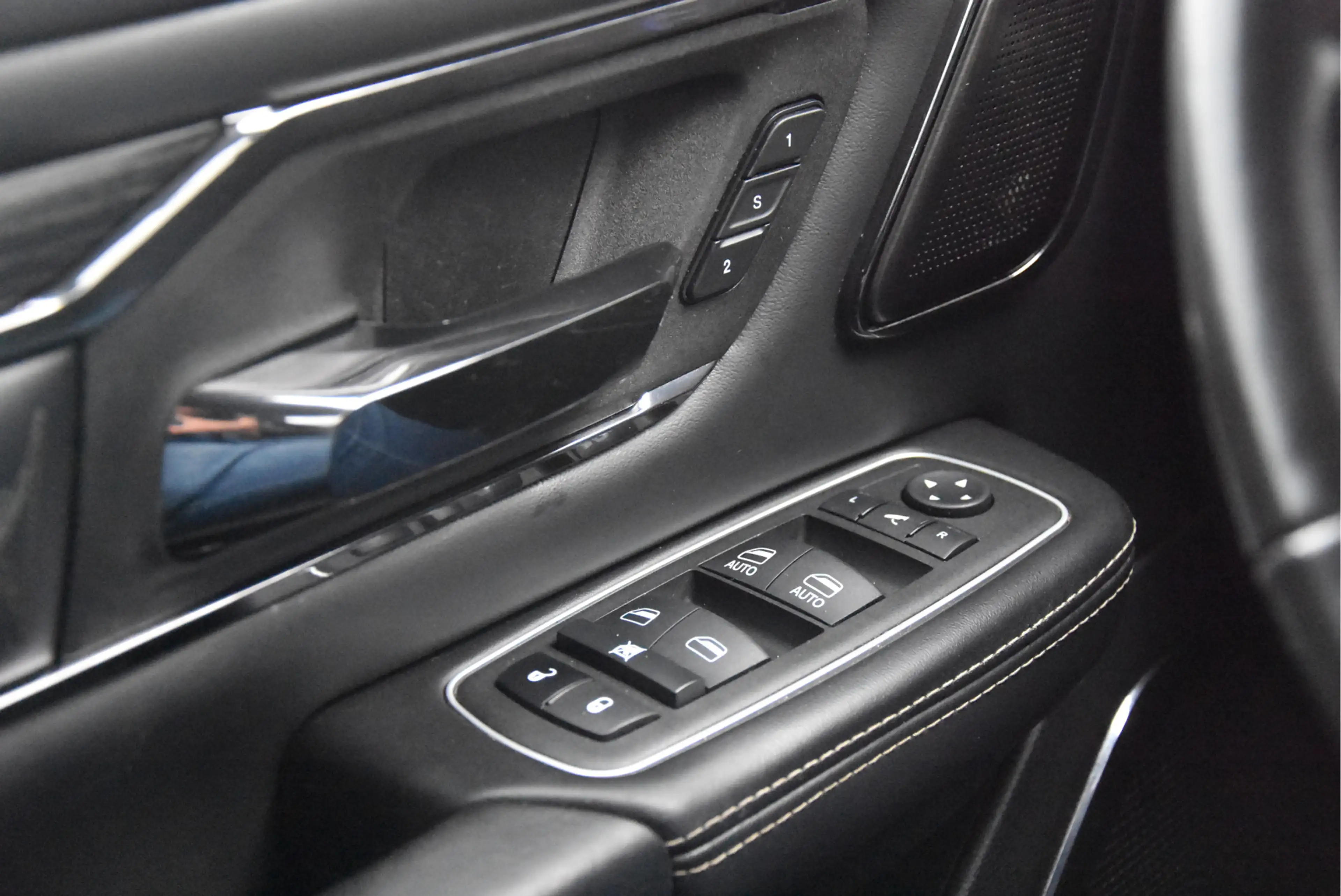 Dodge RAM 1500 5.7 V8 4x4 Crew Cab Limited | Night pack | — photo 15