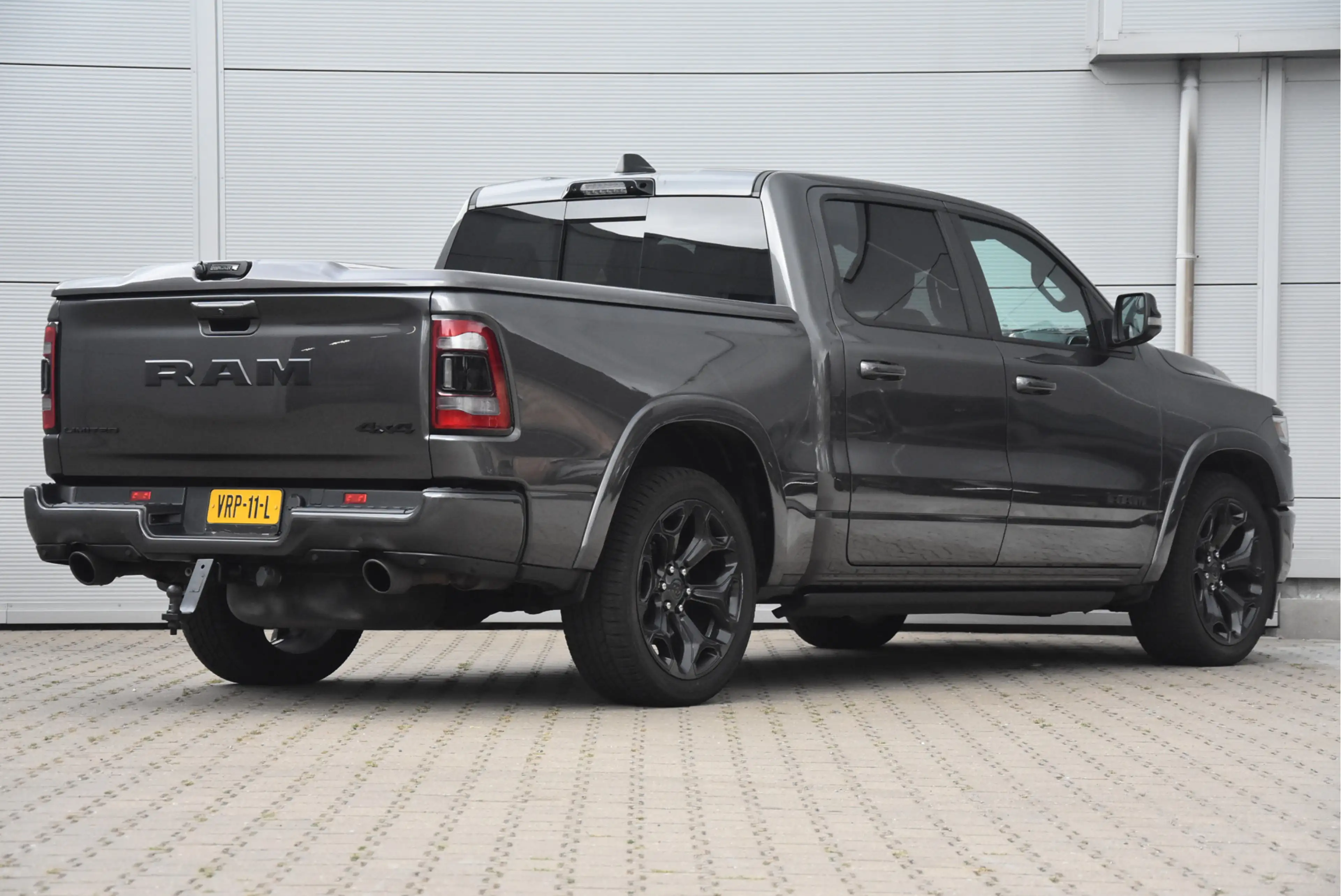 Dodge RAM 1500 5.7 V8 4x4 Crew Cab Limited | Night pack | — photo 2