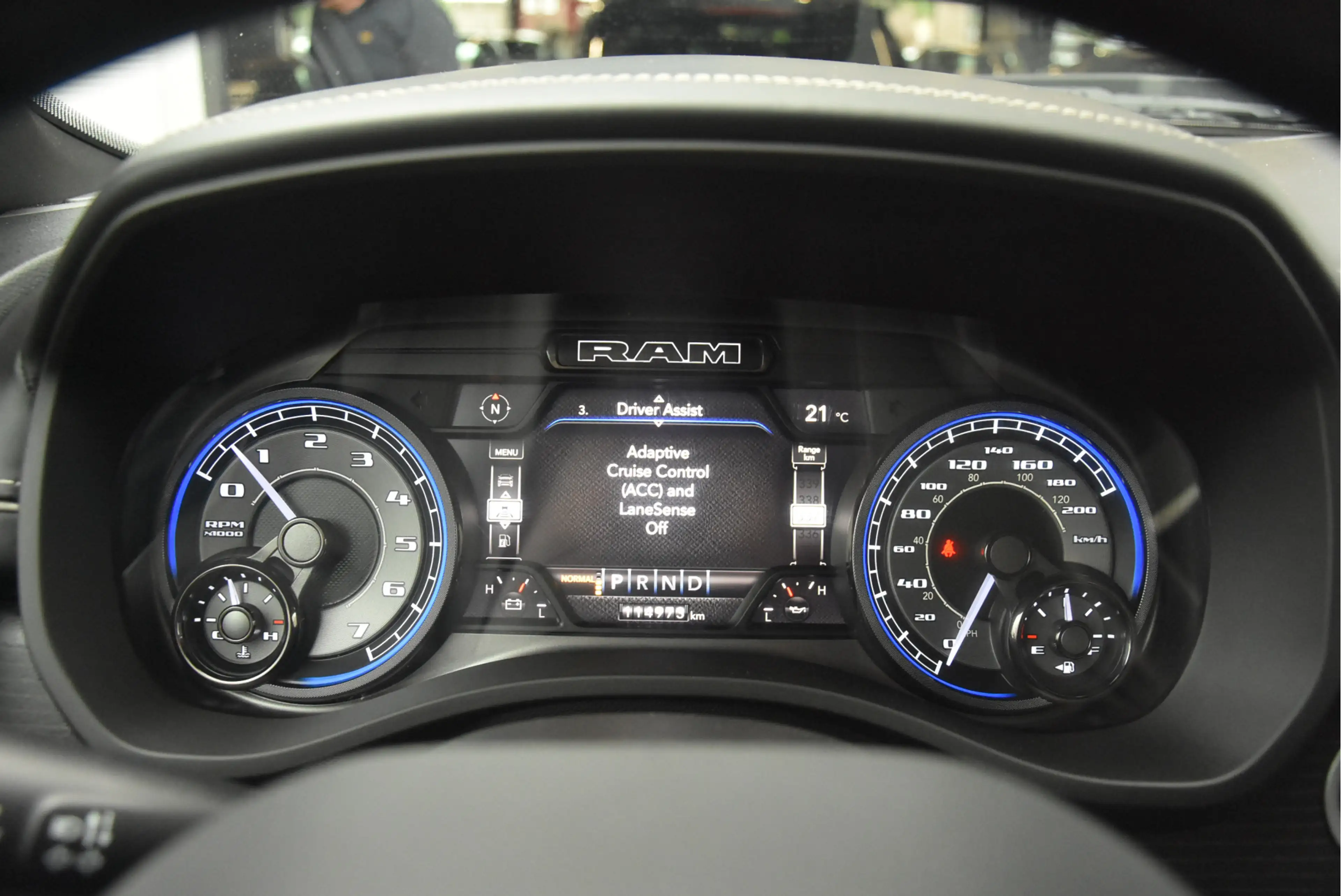 Dodge RAM 1500 5.7 V8 4x4 Crew Cab Limited | Night pack | — photo 6