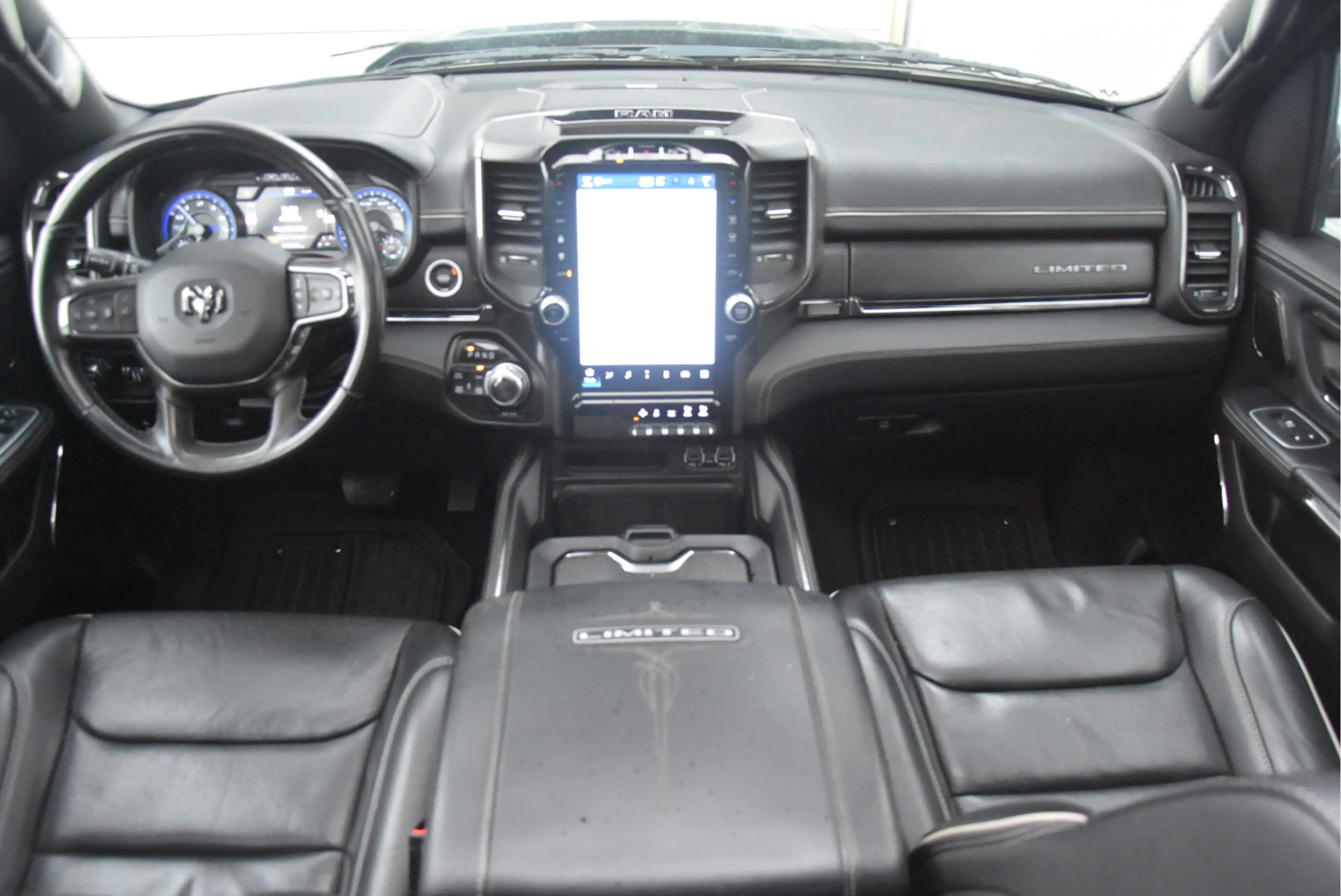 Dodge RAM 1500 5.7 V8 4x4 Crew Cab Limited | Night pack | — photo 3