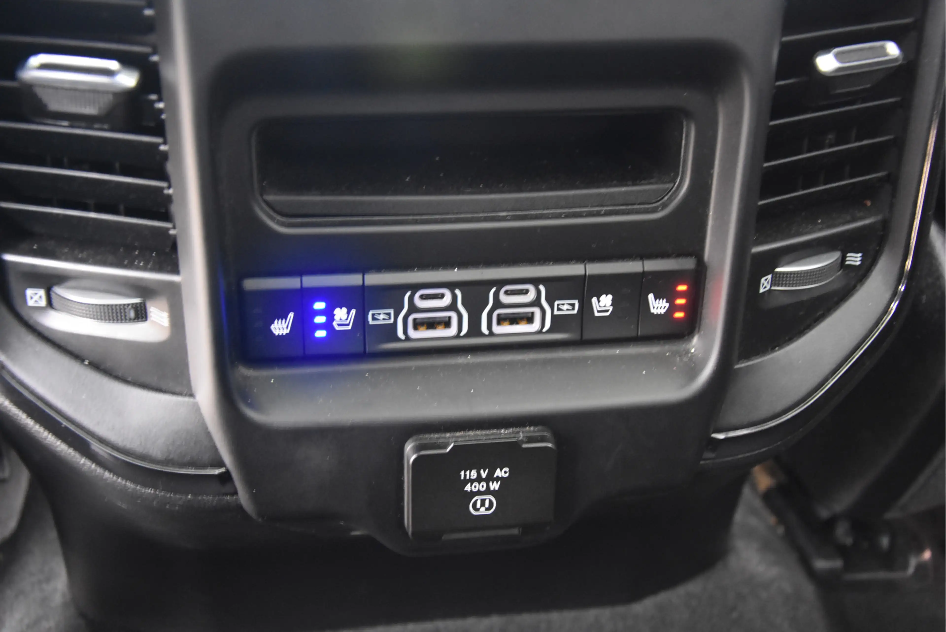 Dodge RAM 1500 5.7 V8 4x4 Crew Cab Limited | Night pack | — photo 23
