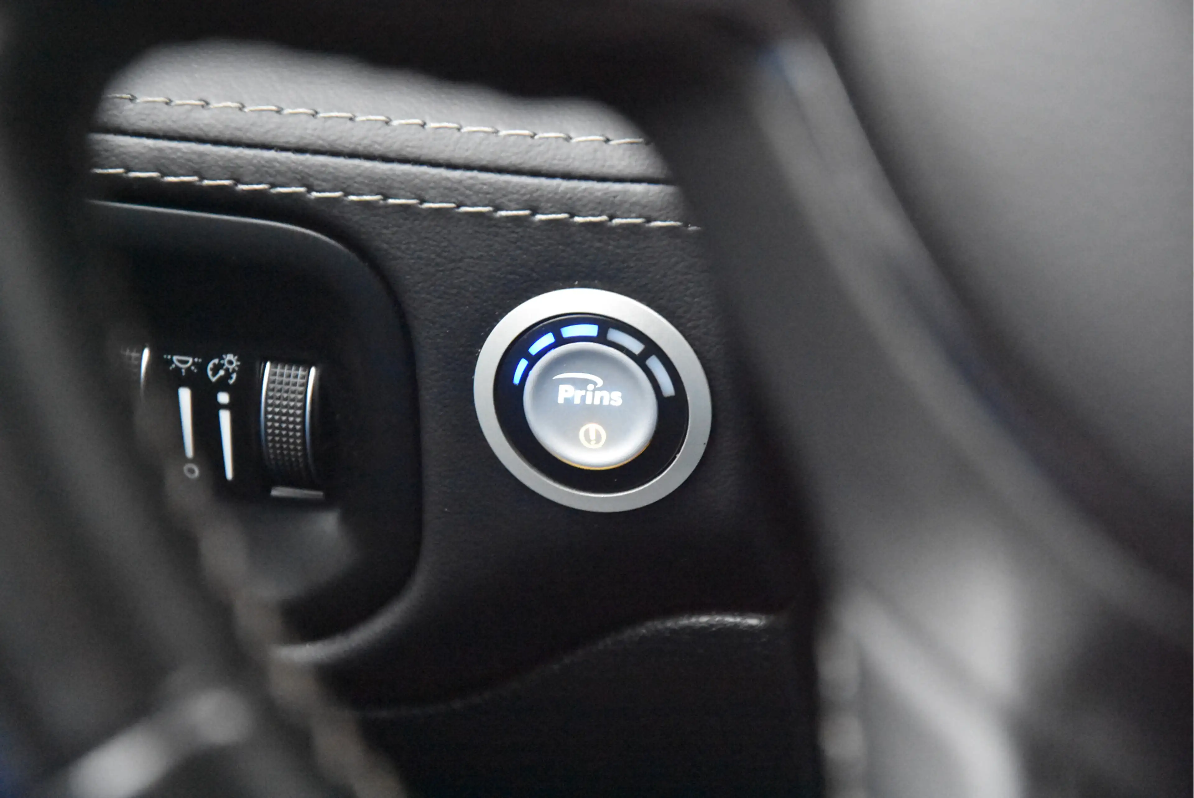 Dodge RAM 1500 5.7 V8 4x4 Crew Cab Limited | Night pack | — photo 14