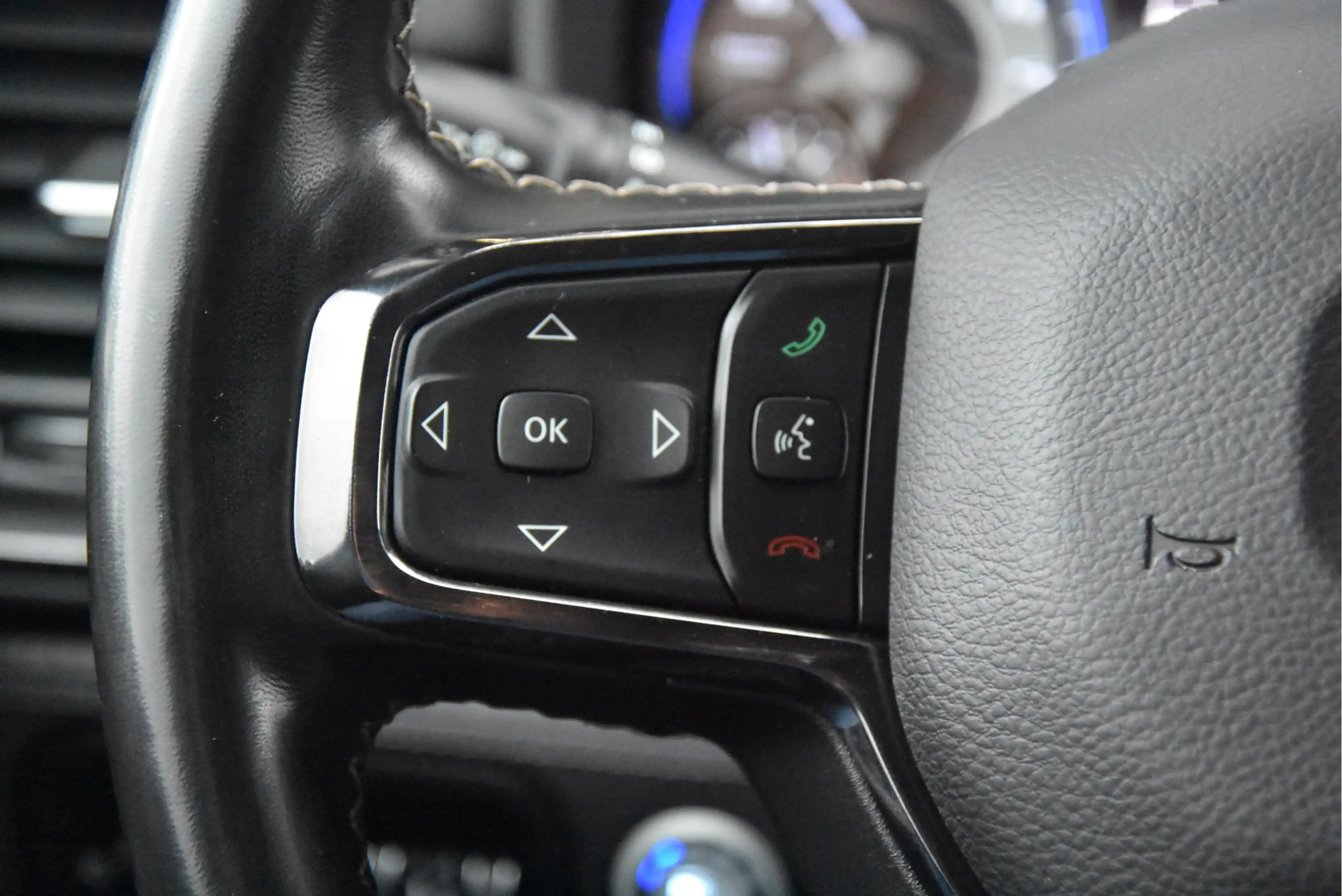 Dodge RAM 1500 5.7 V8 4x4 Crew Cab Limited | Night pack | — photo 13