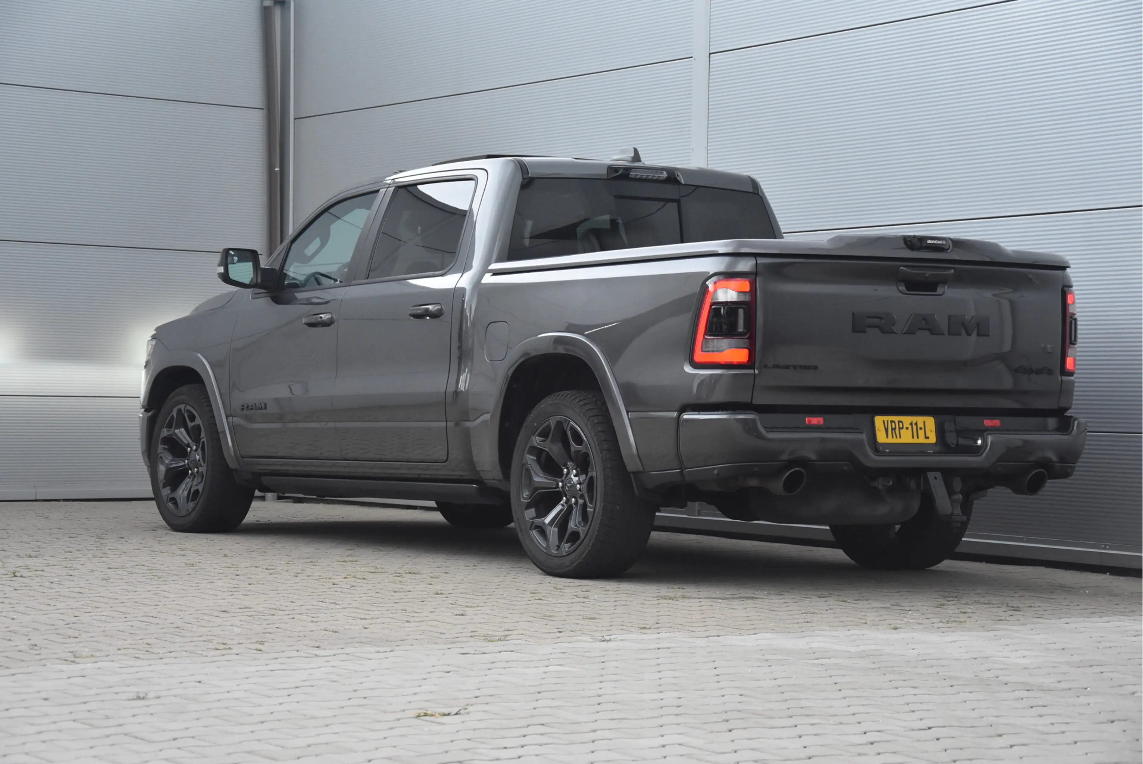 Dodge RAM 1500 5.7 V8 4x4 Crew Cab Limited | Night pack | — photo 20