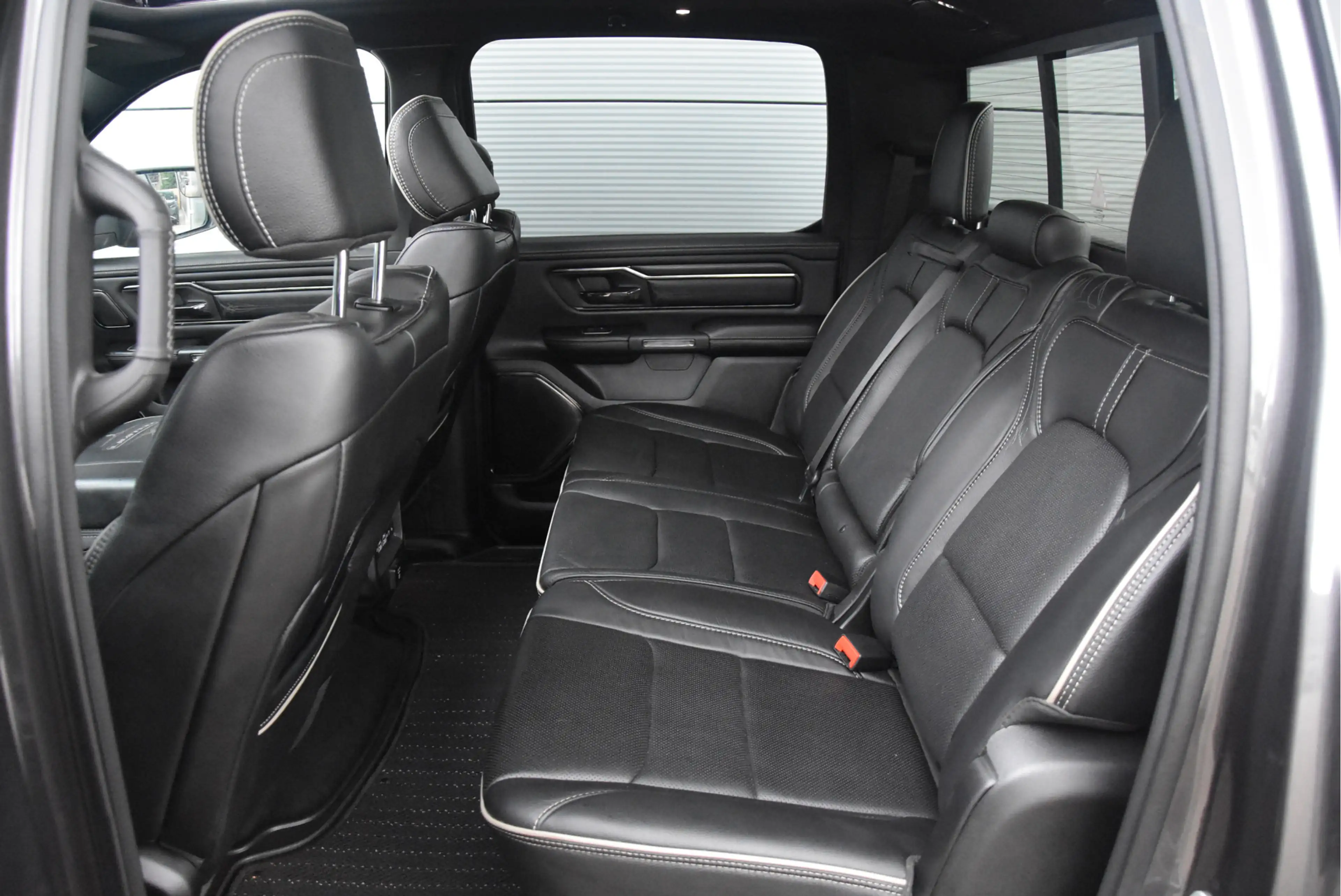 Dodge RAM 1500 5.7 V8 4x4 Crew Cab Limited | Night pack | — photo 21