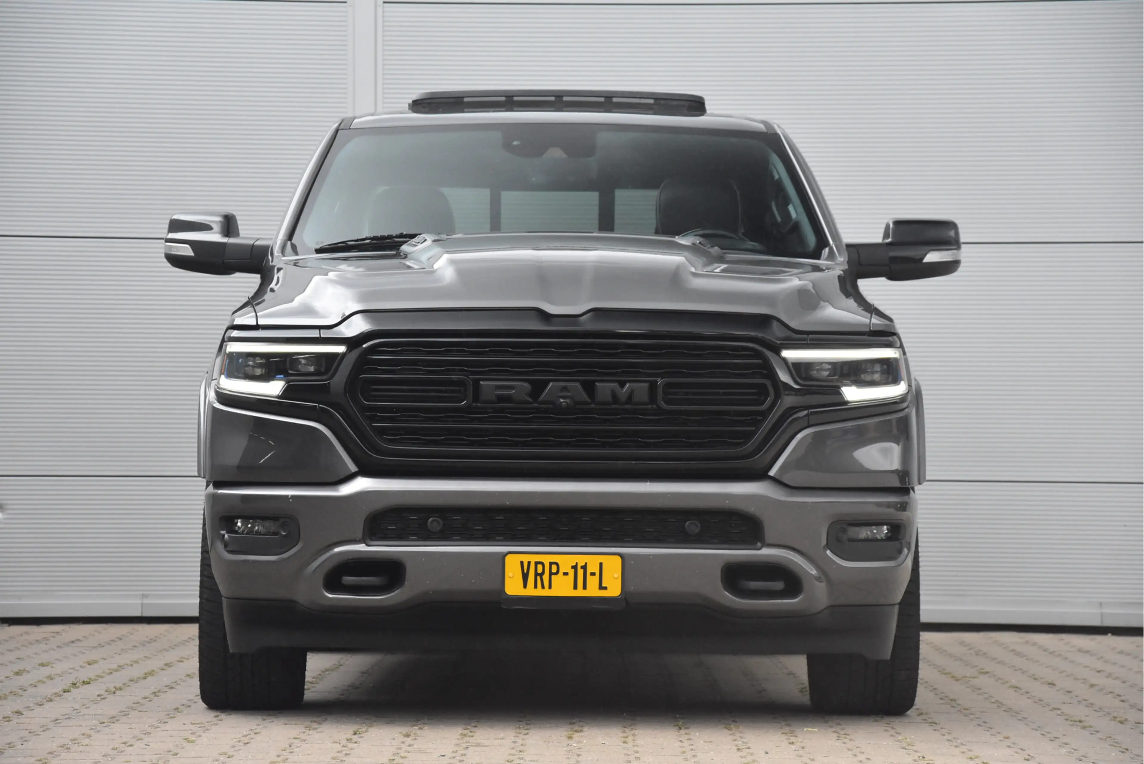 Dodge RAM 1500 5.7 V8 4x4 Crew Cab Limited | Night pack | — photo 18