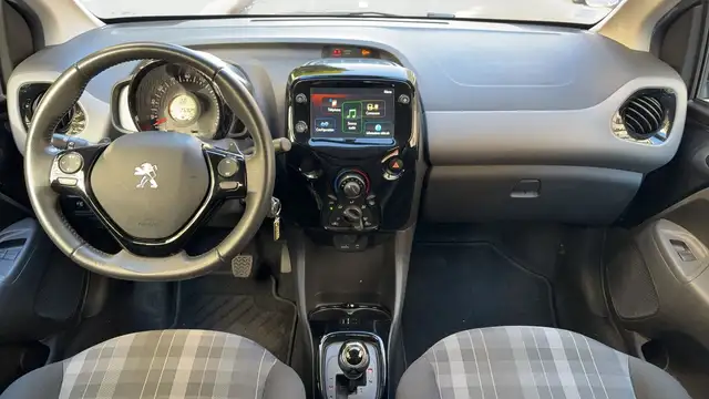 Peugeot 108 view 11