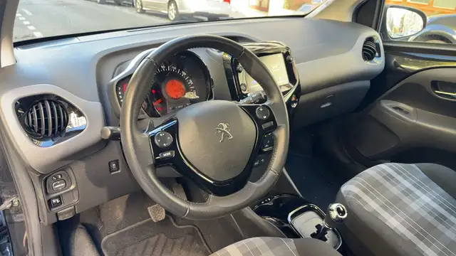 Peugeot 108 view 8