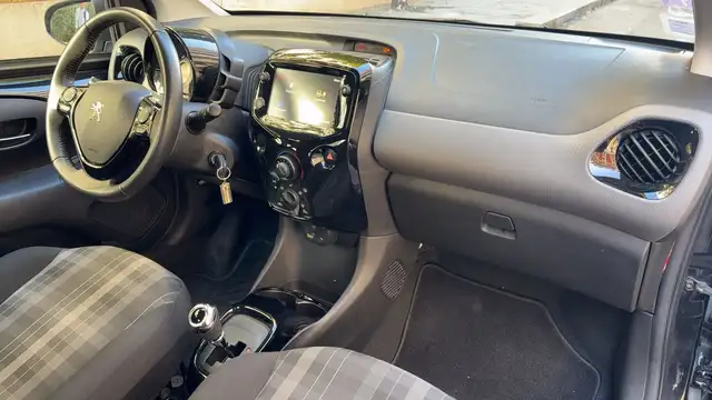 Peugeot 108 view 10