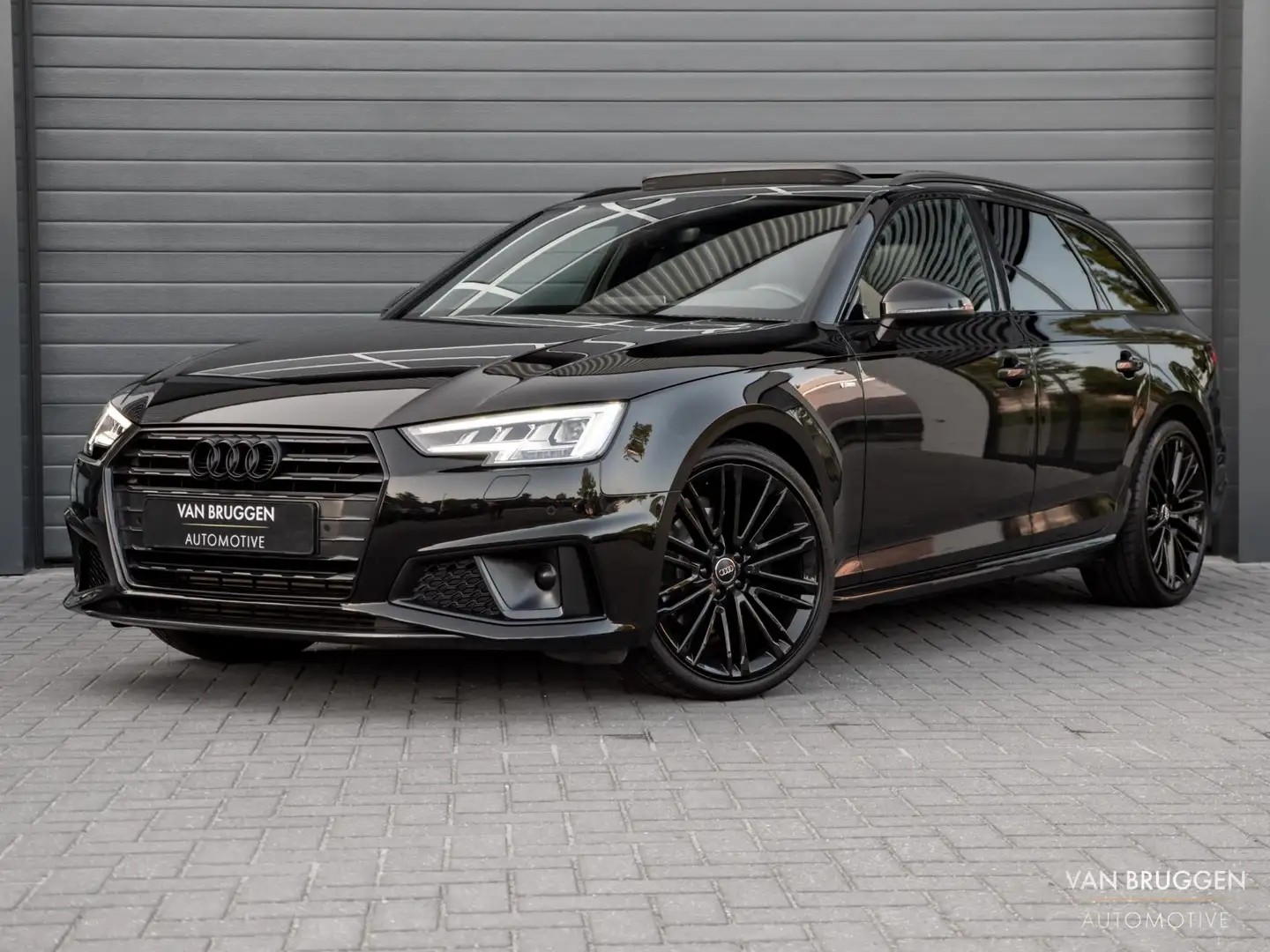 Audi A4 Avant 40 TFSI S-Line Pano Virtual Camera Black Ed. Zwart - 1