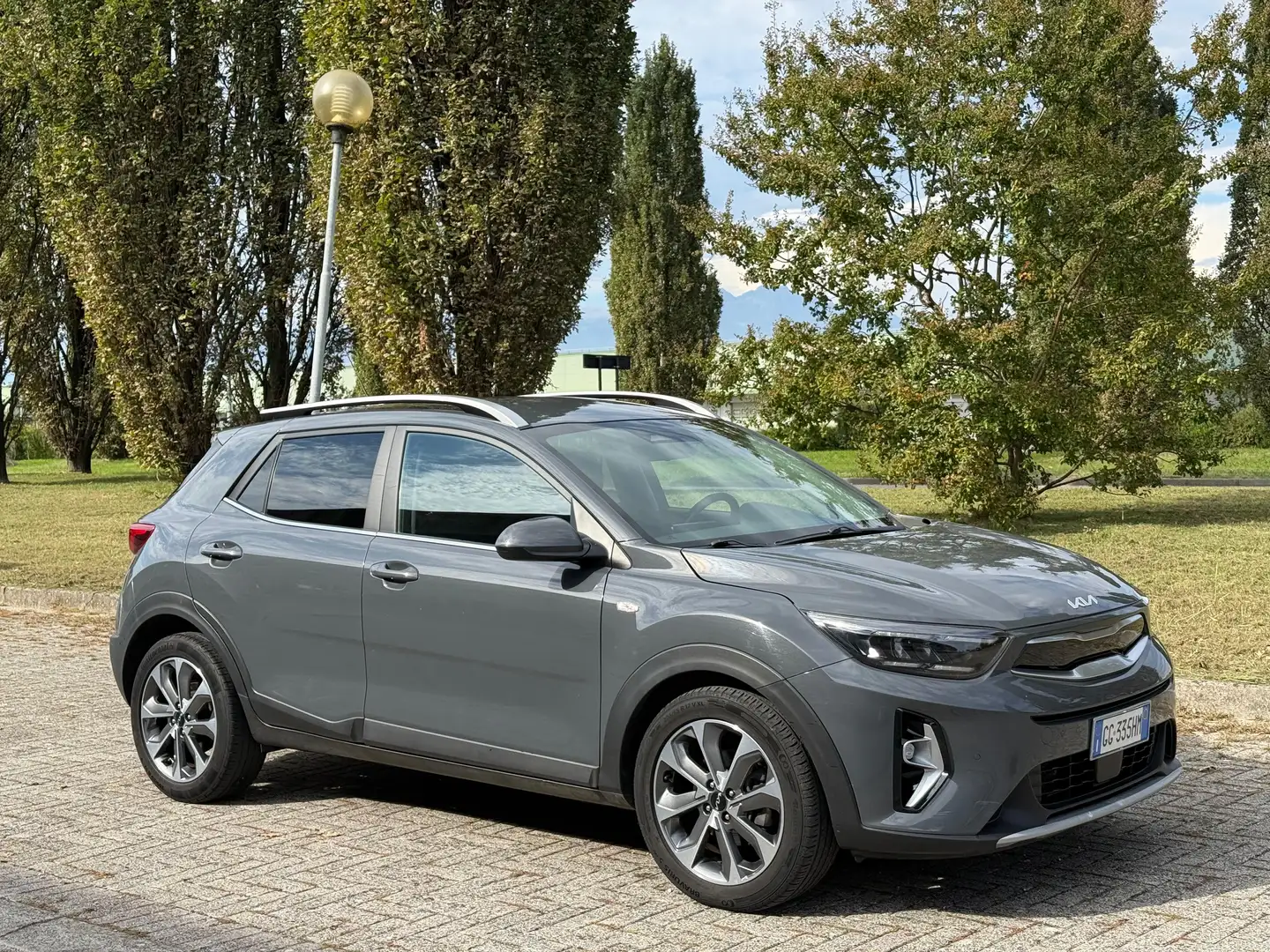 Kia Stonic Stonic 1.0 t-gdi mhev Style 100cv imt ANNO 2022 Grigio - 2