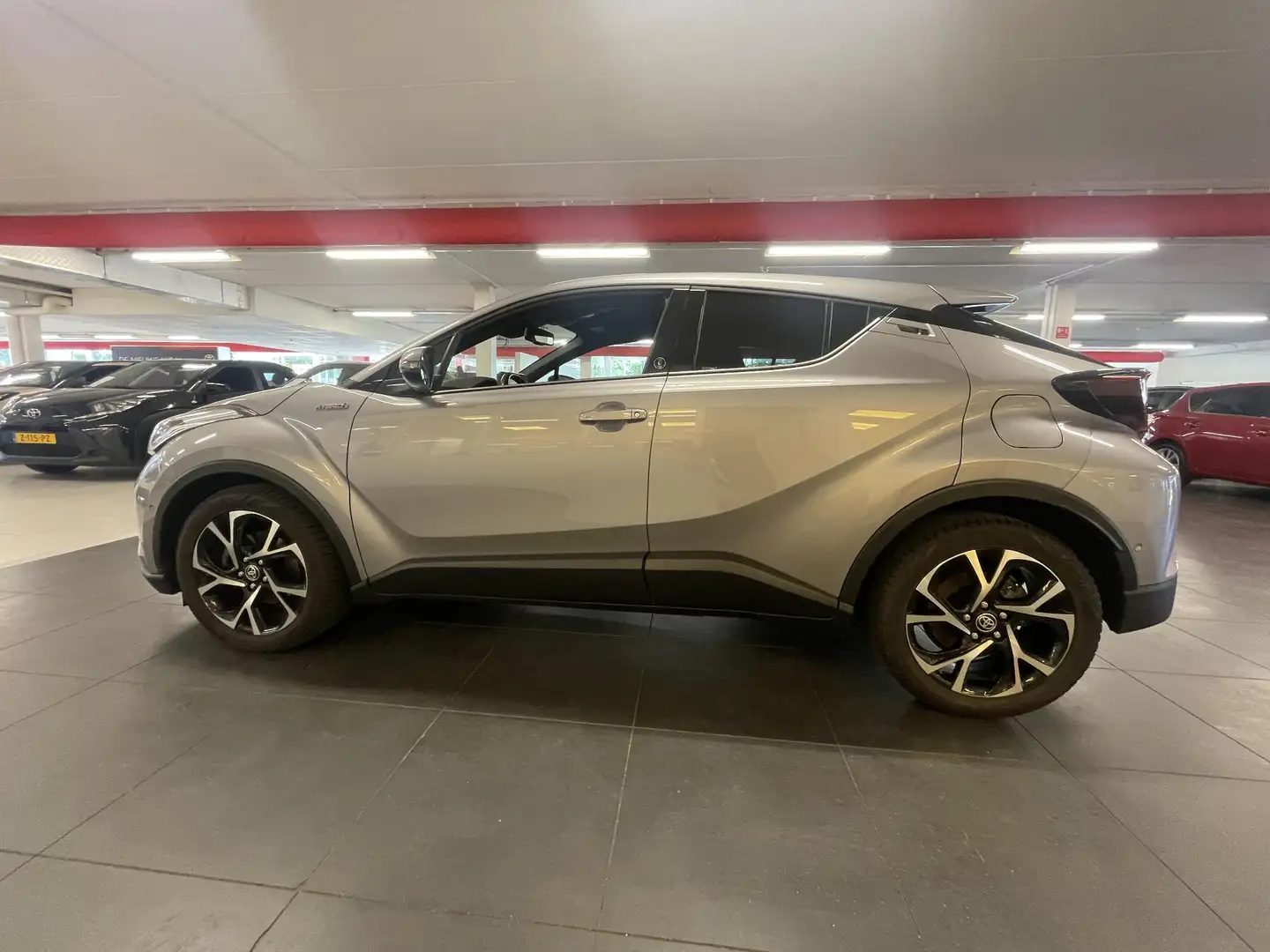 Toyota C-HR 2.0 Hybrid Dynamic Edition Gris - 2