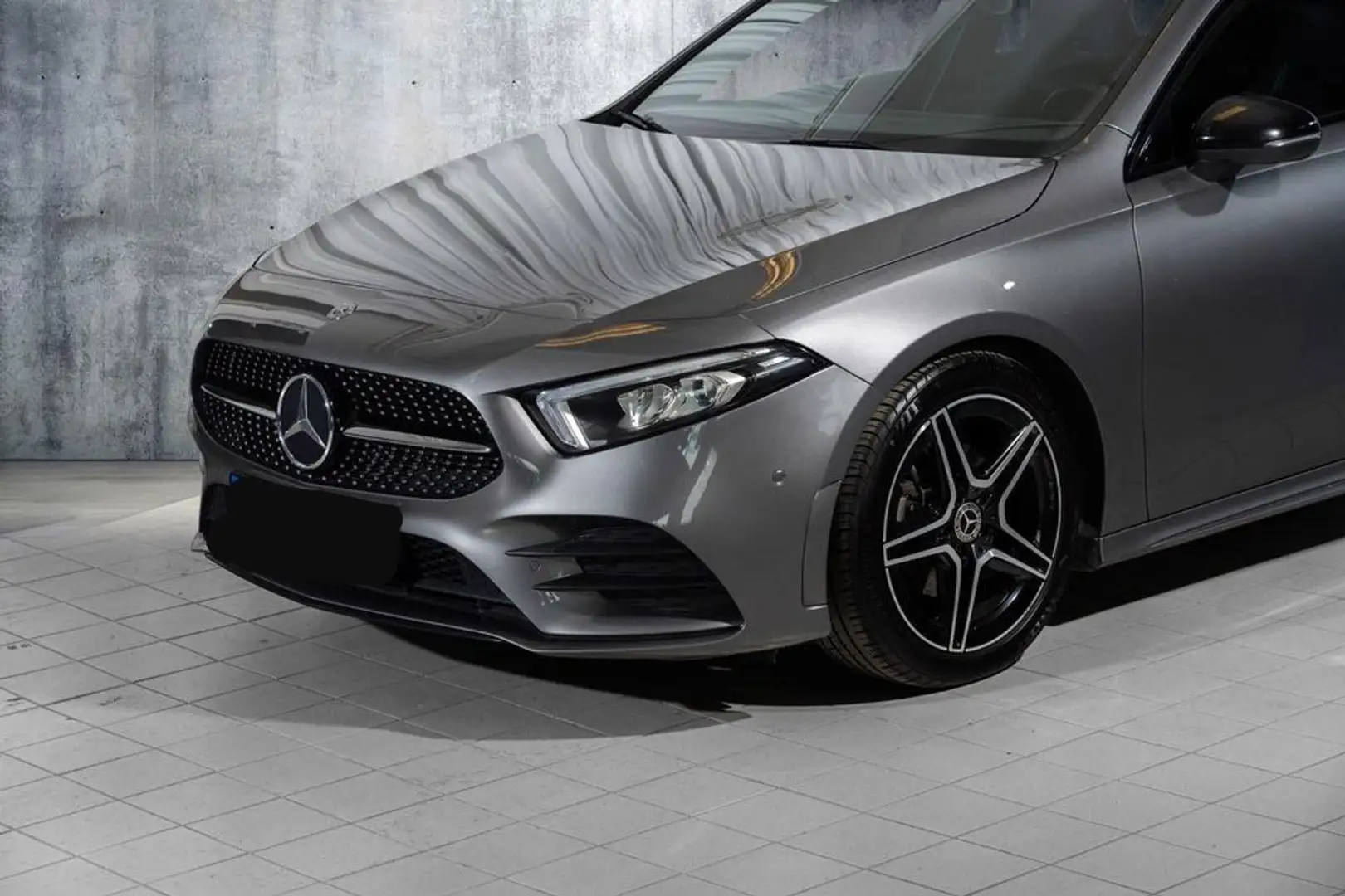 Mercedes-Benz A 200 Classe 7G-DCT AMG Line Gris - 1
