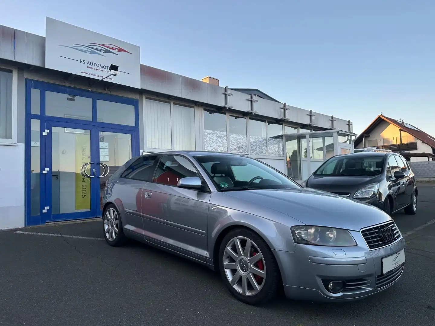 Audi A3 2.0 TDI S line plus Autom.*3.Hd*BOSE*Xenon* Gris - 2