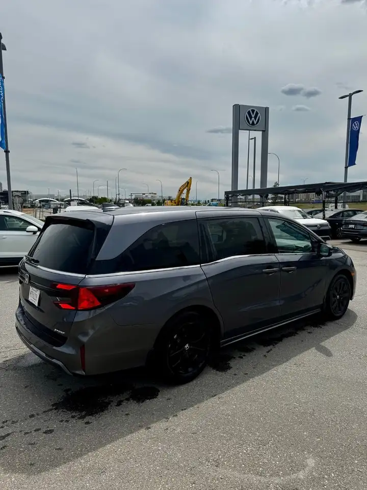 Honda Odyssey снимка Honda Odyssey