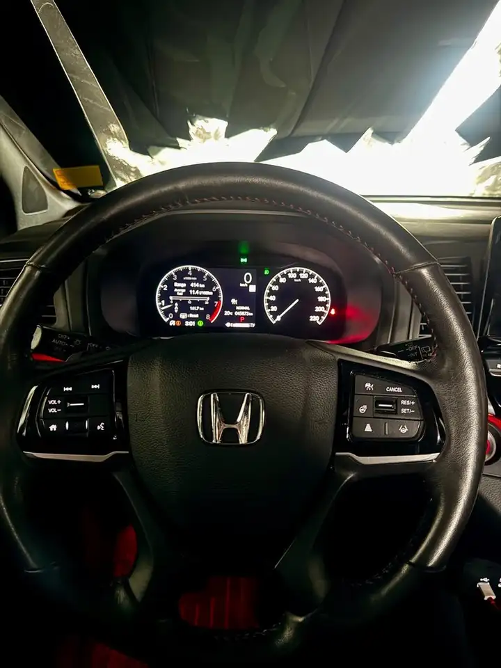 Honda Odyssey снимка Honda Odyssey