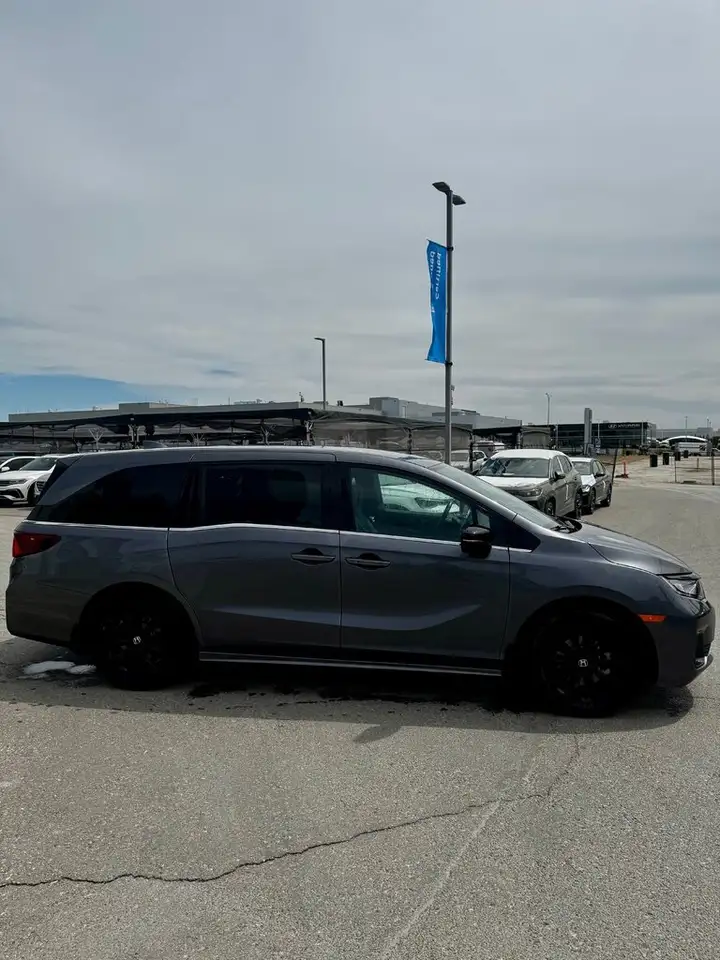 Honda Odyssey снимка Honda Odyssey
