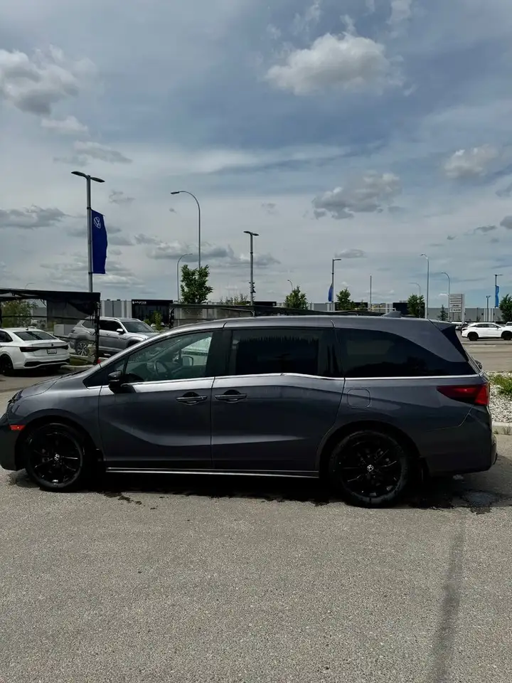 Honda Odyssey снимка Honda Odyssey