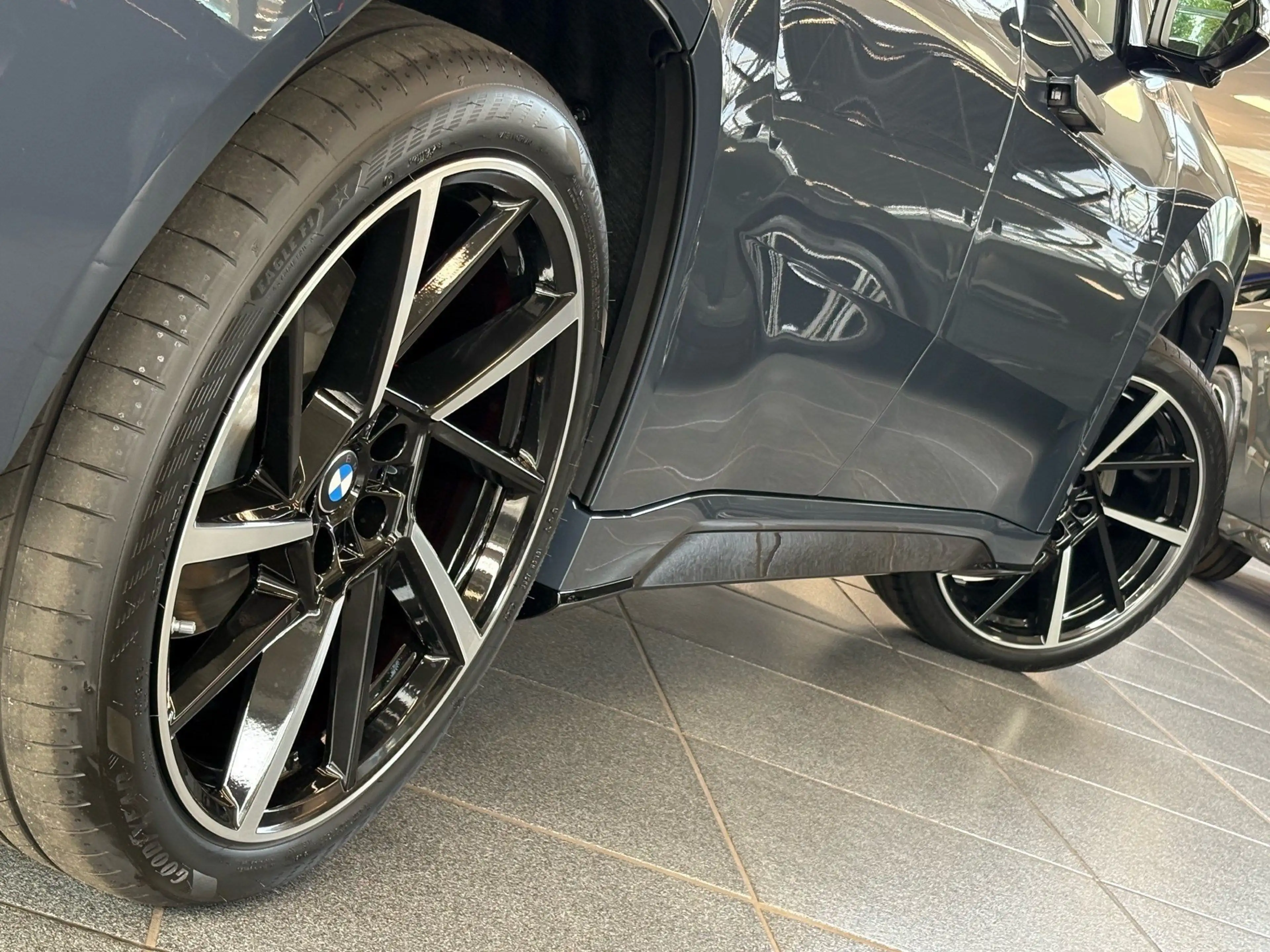 BMW iX3 40 M SportPro AHK Pano PA+ H/K 3D HuD — photo 3