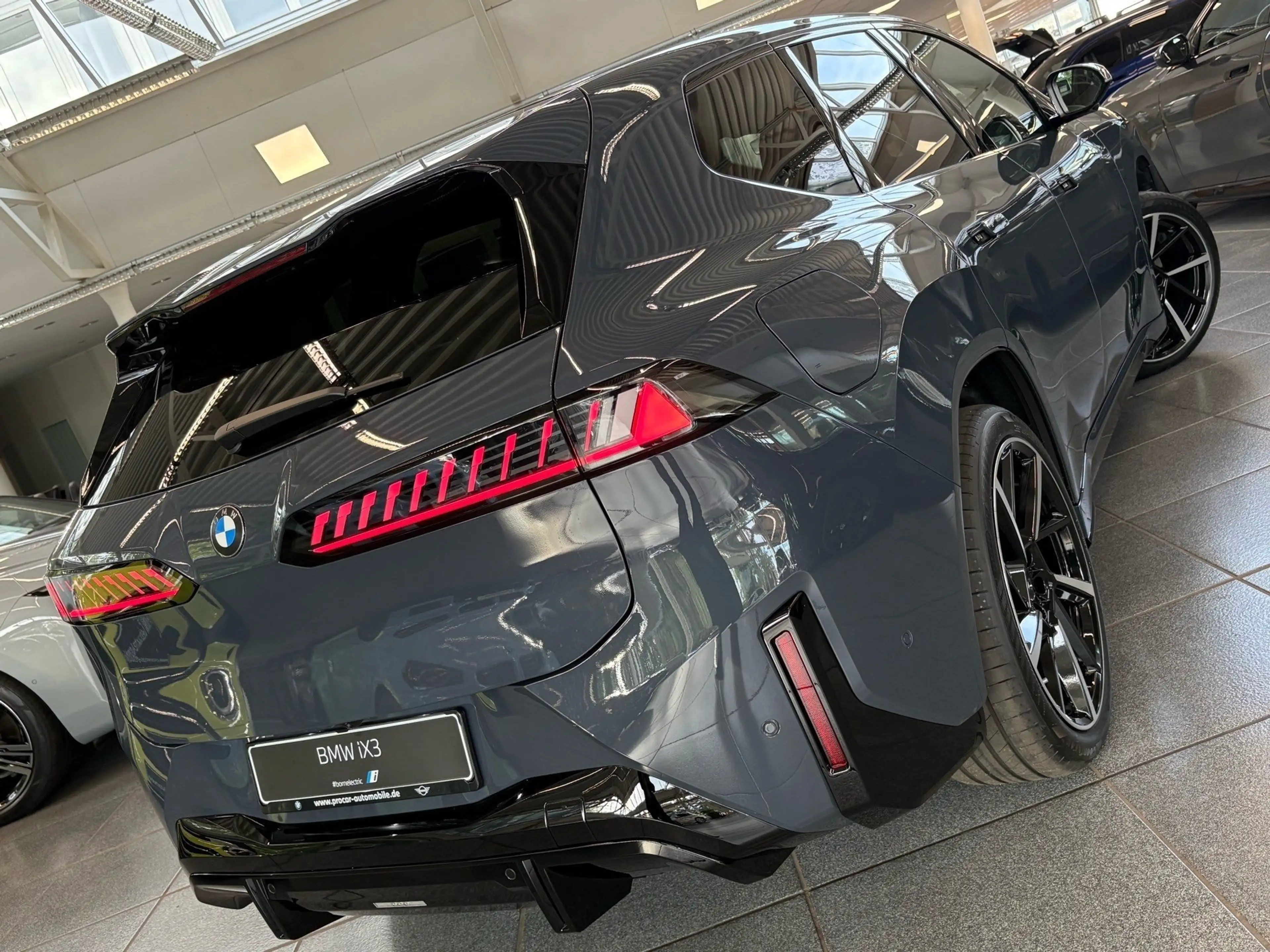 BMW iX3 40 M SportPro AHK Pano PA+ H/K 3D HuD — photo 5
