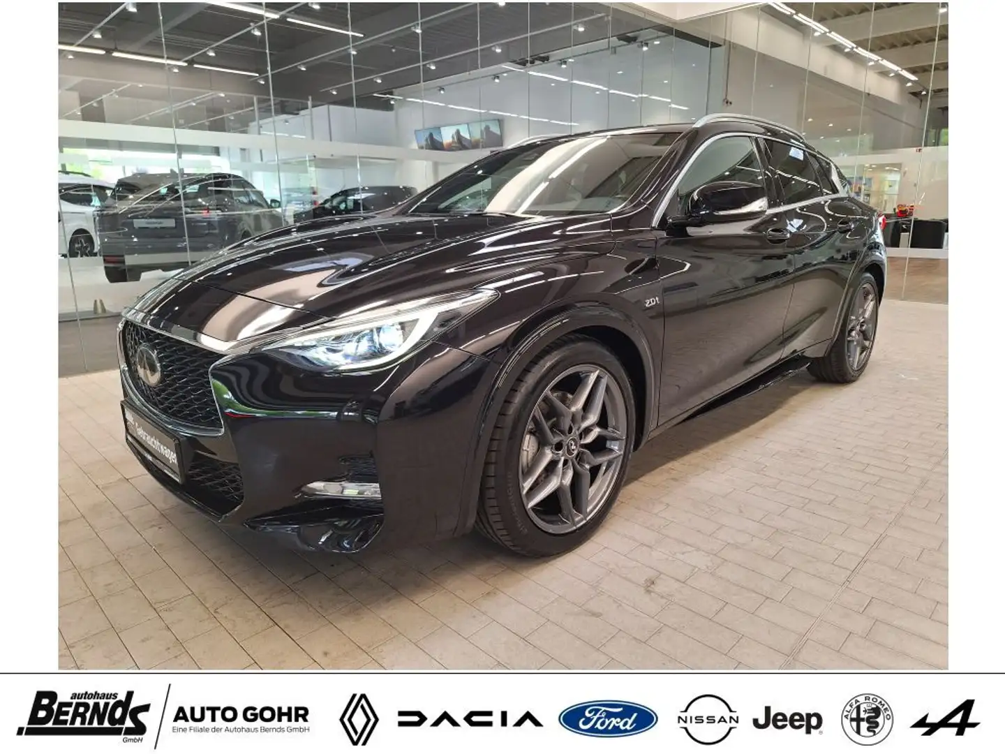 Infiniti Q30 2.0t DCT AWD Sport Schwarz - 1
