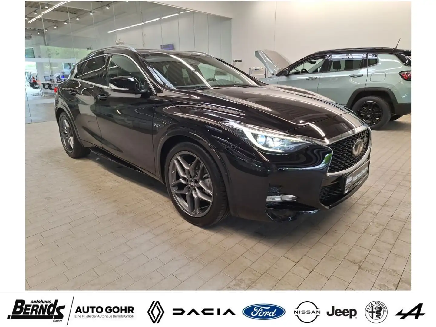 Infiniti Q30 2.0t DCT AWD Sport Schwarz - 2