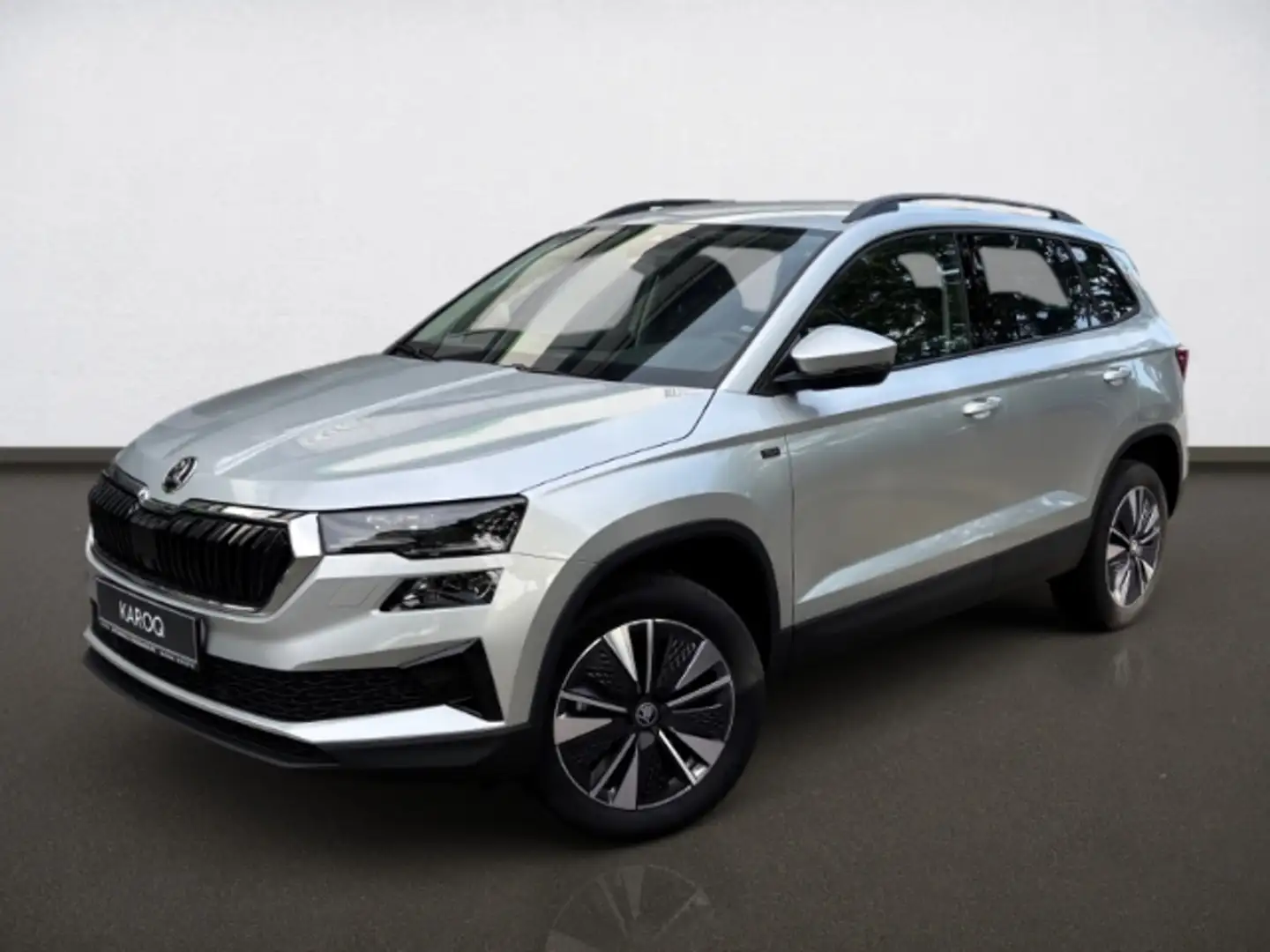 Skoda Karoq Tour 1.5 TSI 110 KW DSG Navi AHK Fahrassis Silber - 2