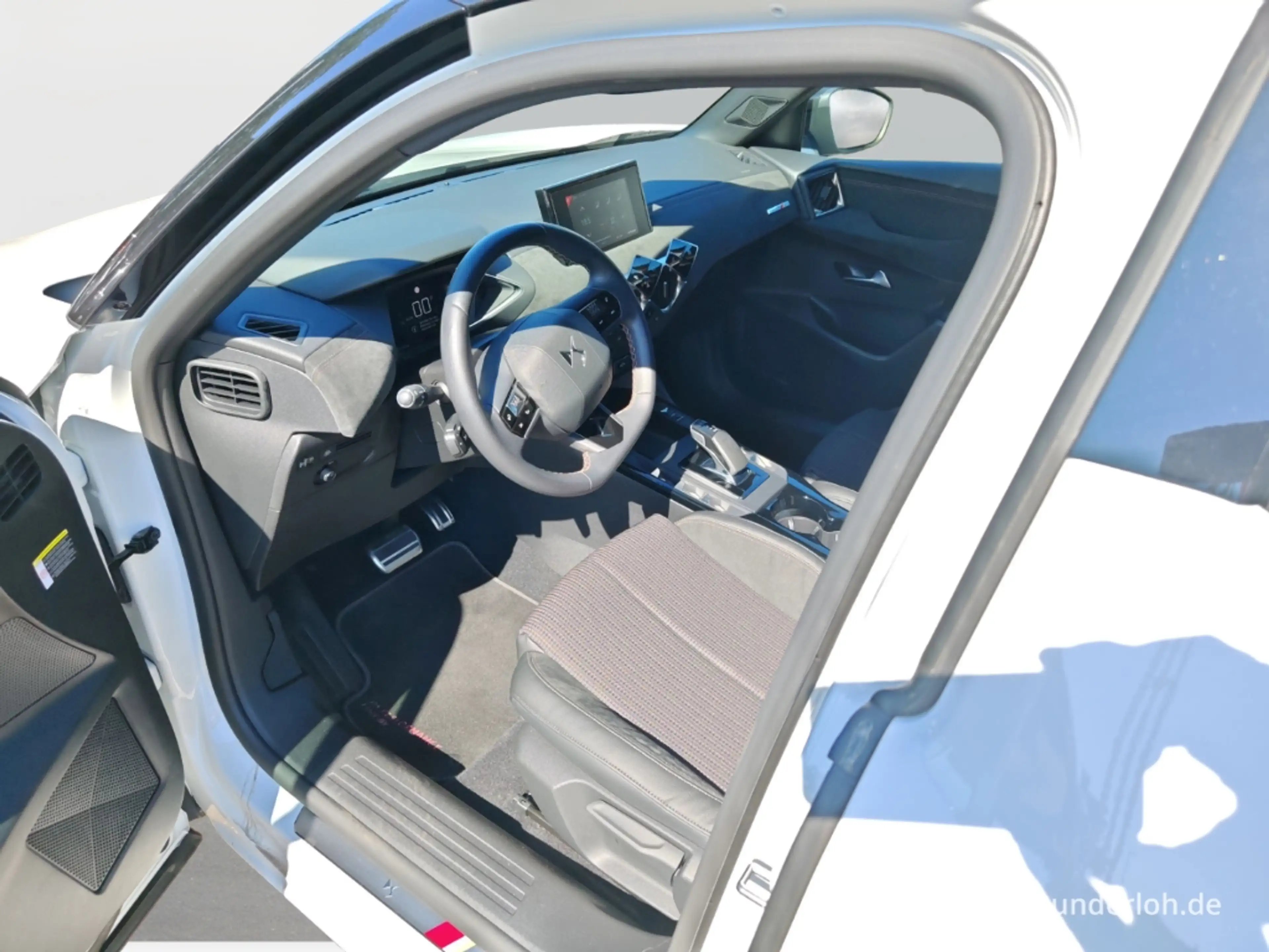 DS Automobiles DS 3 E-TENSE PERFORMANCE LINE  KLIMA SAFTY-PACK LM-FELG — photo 10