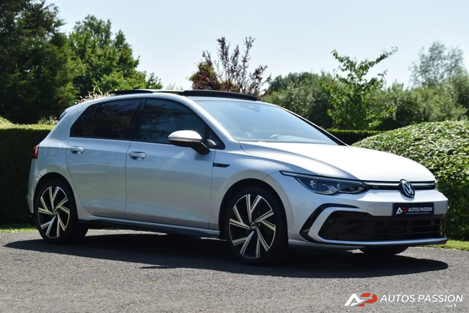Volkswagen Golf 1.5 TSI R-Line Toit ouvrant | Carplay | Light Pack Grijs - 2