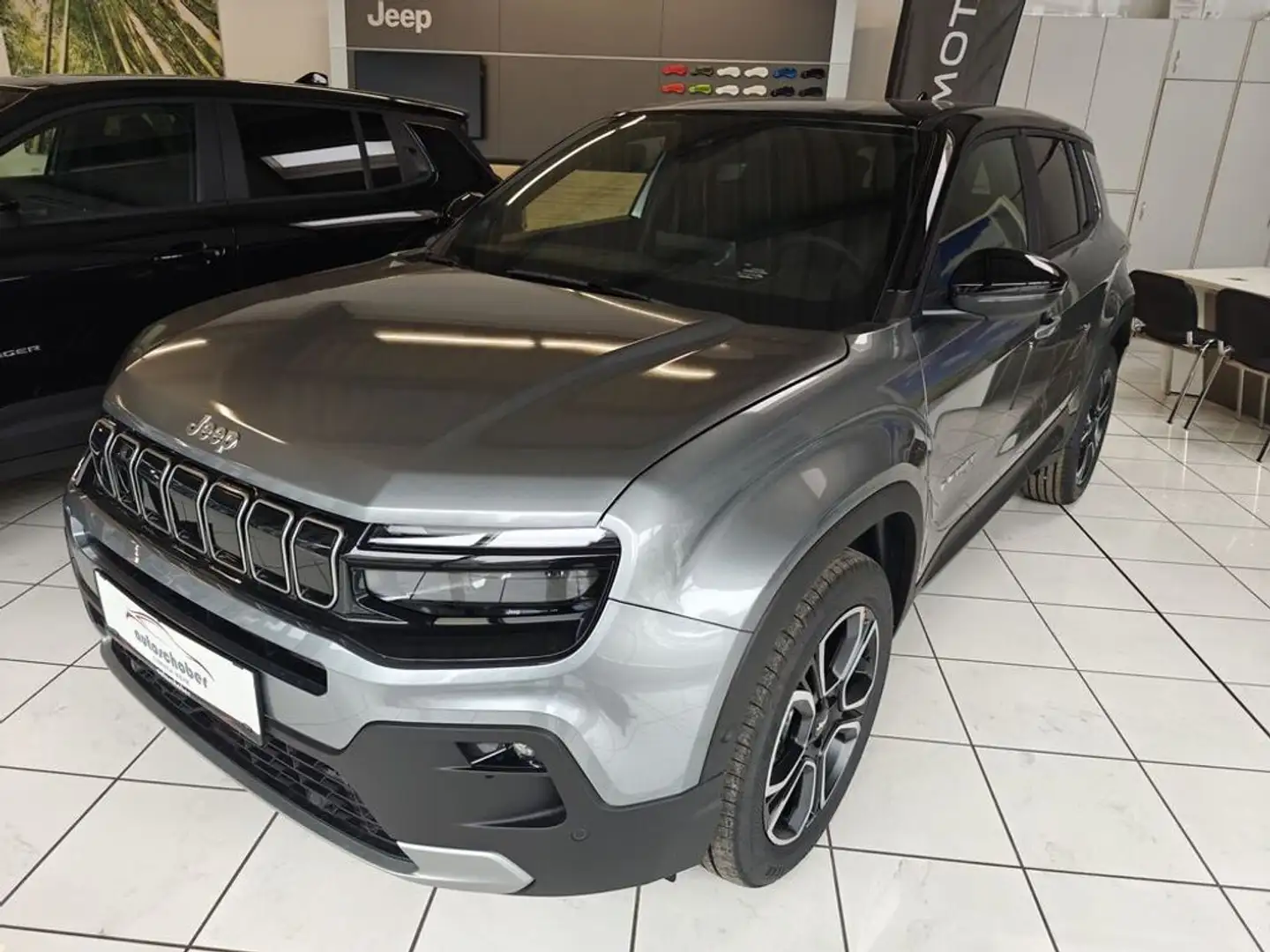 Jeep Avenger 1.2 GSE T3 Summit Grau - 1