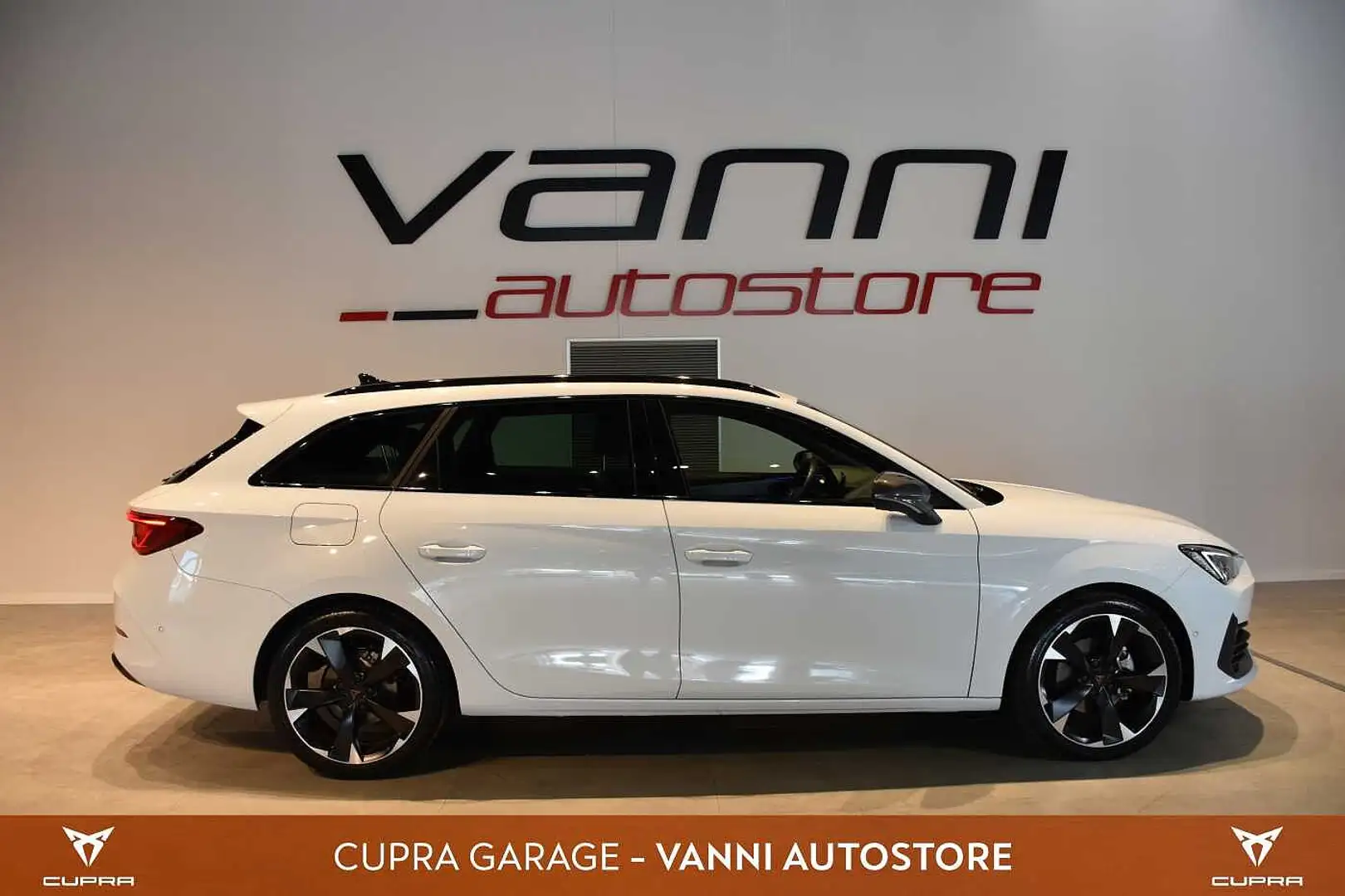 CUPRA Leon Sportstourer 1.5 Hybrid 150 CV DSG Bianco - 2