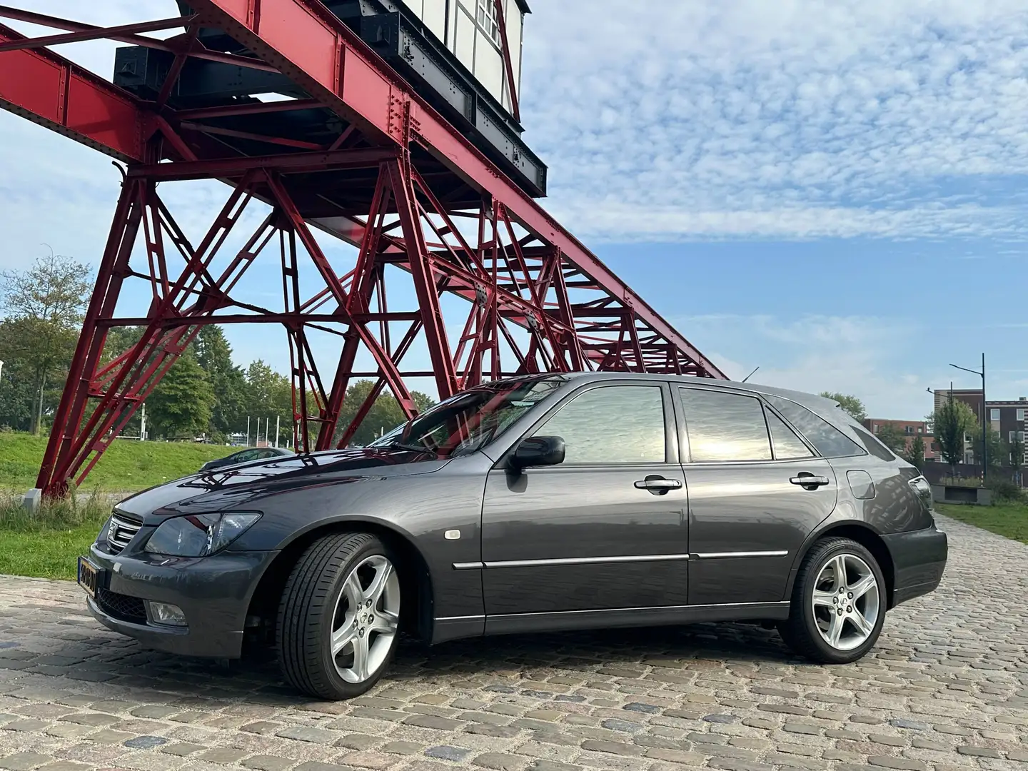 Lexus IS 300 Sportcross Executive Silber - 2