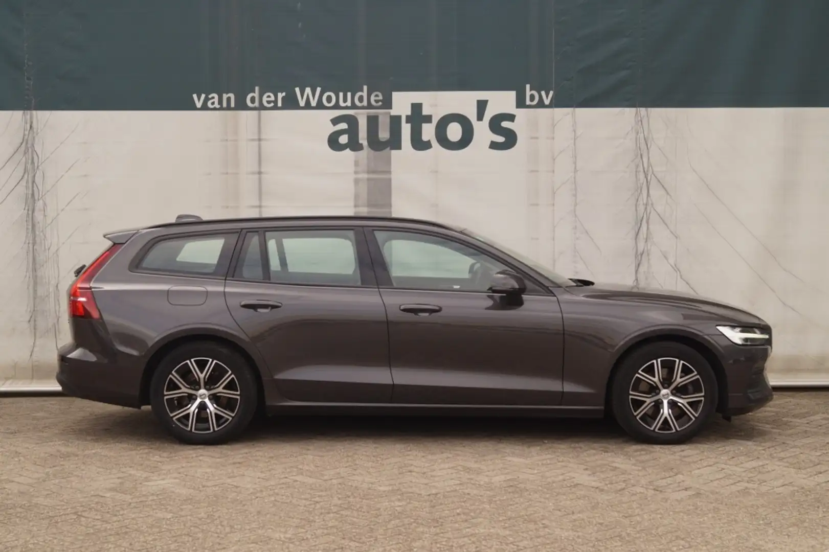 Volvo V60 2.0 B3 163pk Automaat Essential -LEER-LED-ECC- Gris - 2