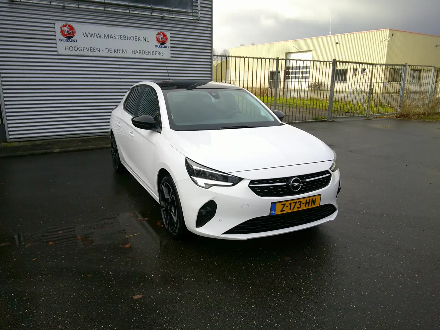Opel Corsa 1.2 Elegance Staat in Hoogeveen Weiß - 1