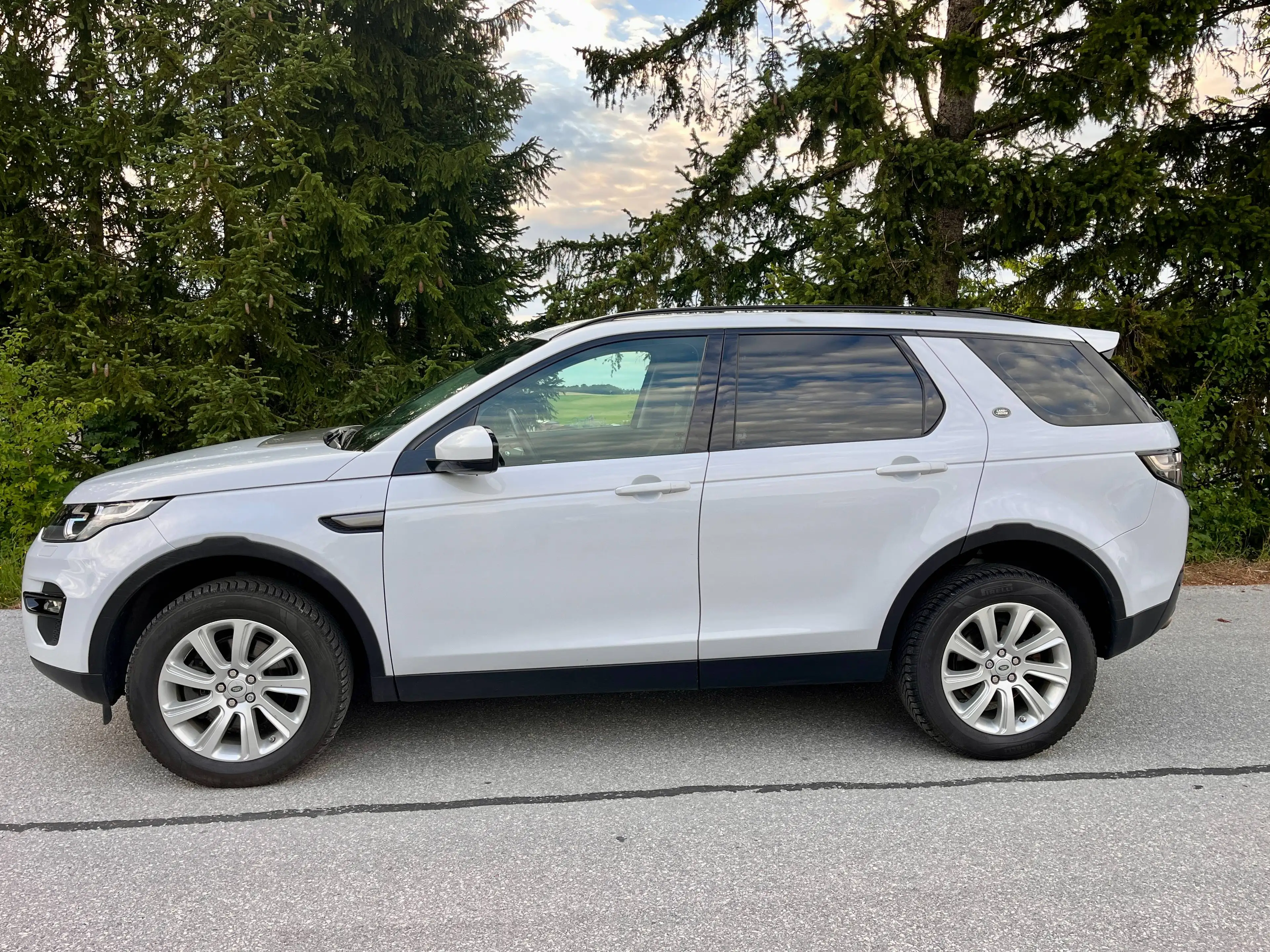 Land Rover Discovery Sport Discovery Sport 2,0 eD4 HSE Luxury e-Capability HSE Luxury — photo 4