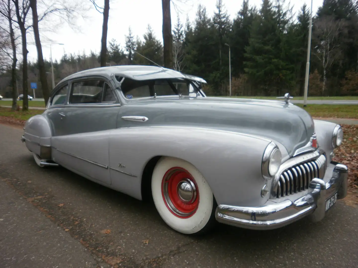 Buick Roadmaster coupe sedanet Grau - 2