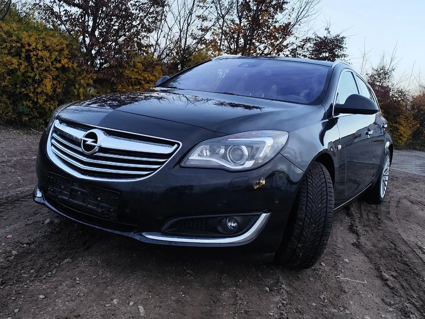Opel Insignia Insignia 2.0 CDTI 4x4 Sports Tourer Aut. Business Černá - 1